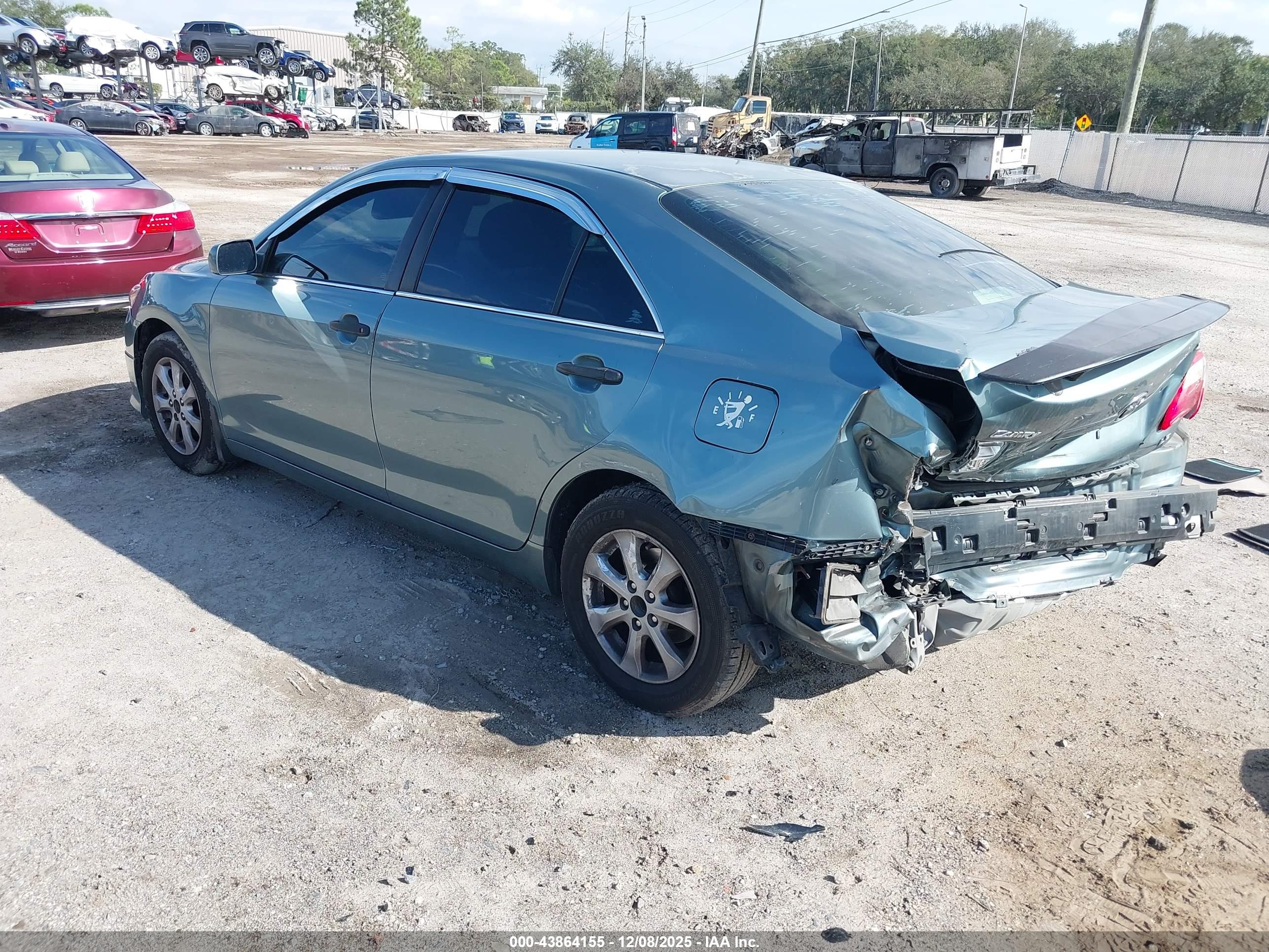 TOYOTA CAMRY image 3