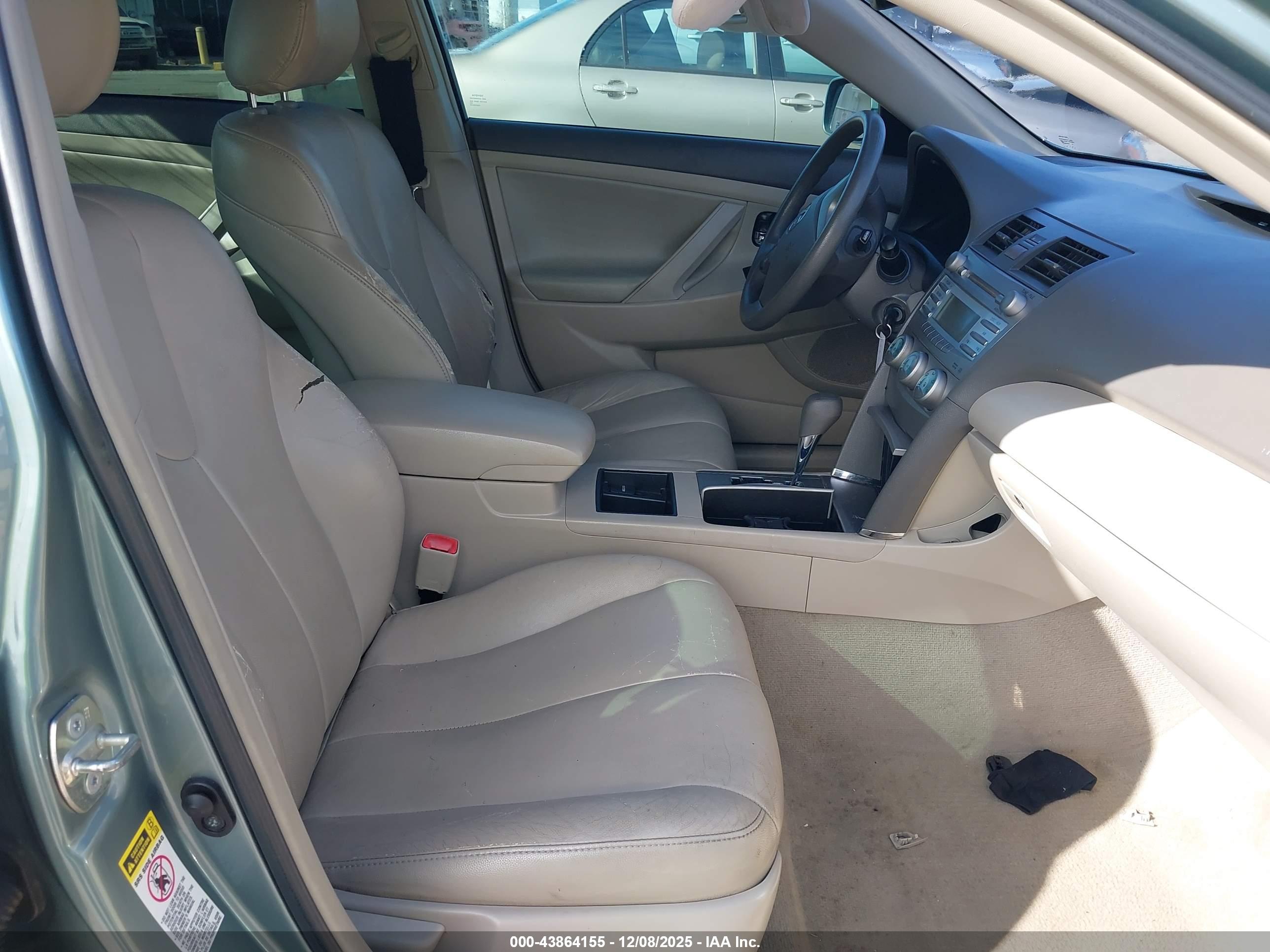 TOYOTA CAMRY image 5