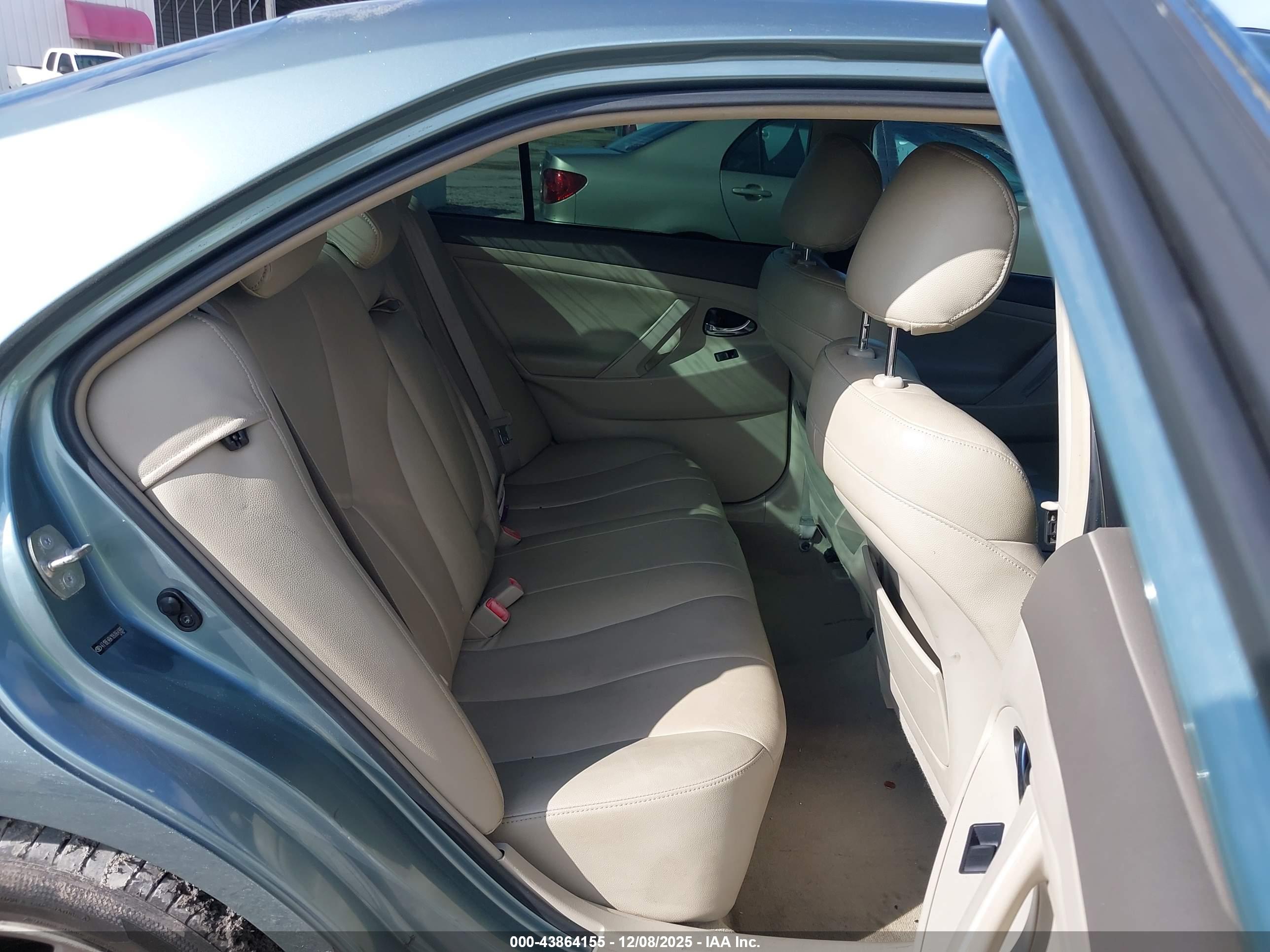 TOYOTA CAMRY image 8