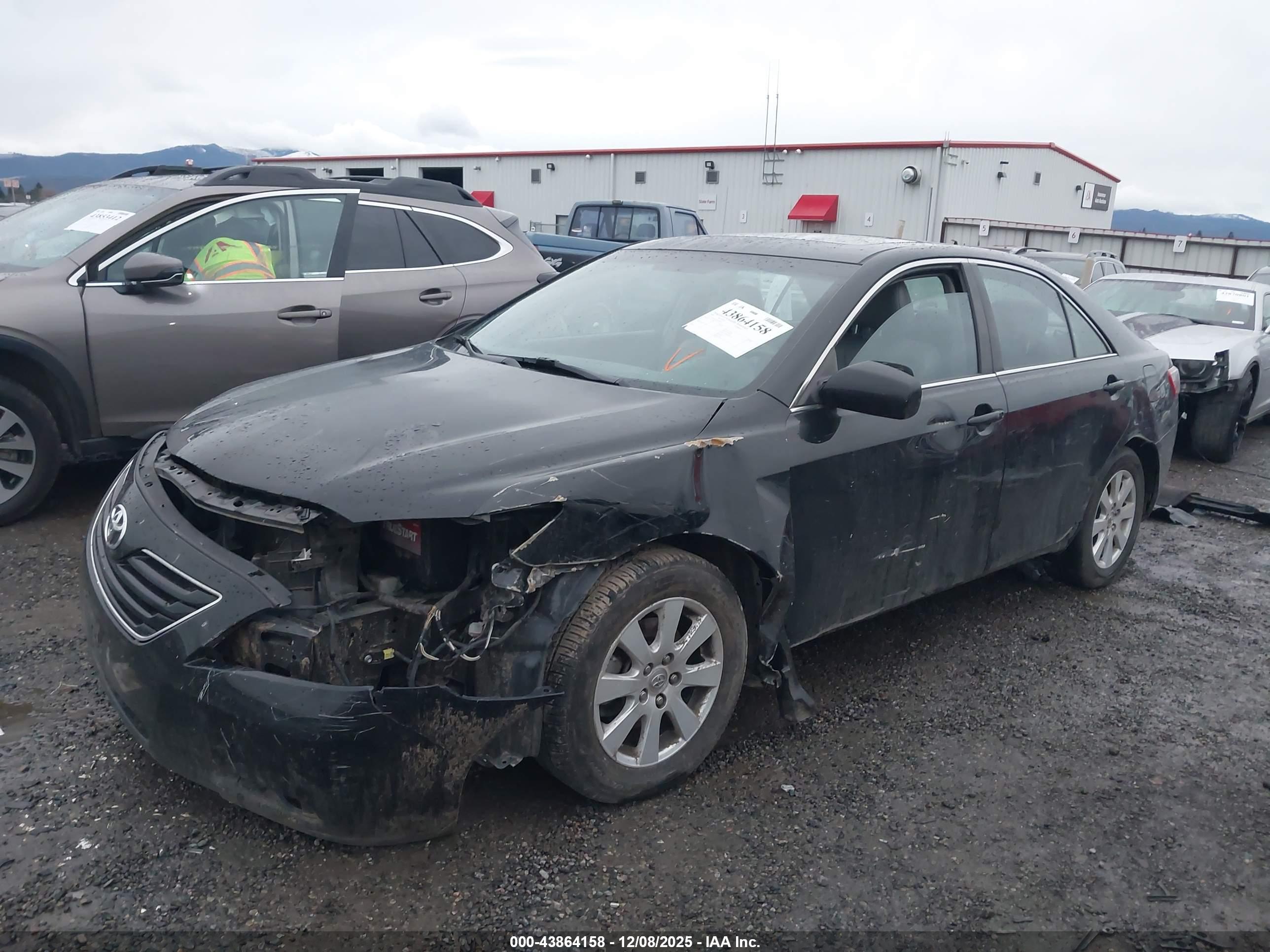 TOYOTA CAMRY image 2
