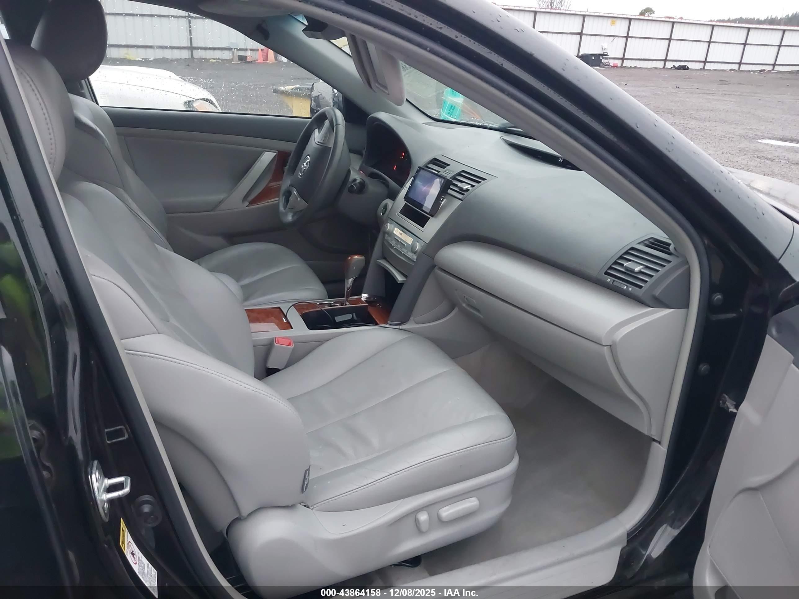 TOYOTA CAMRY image 5