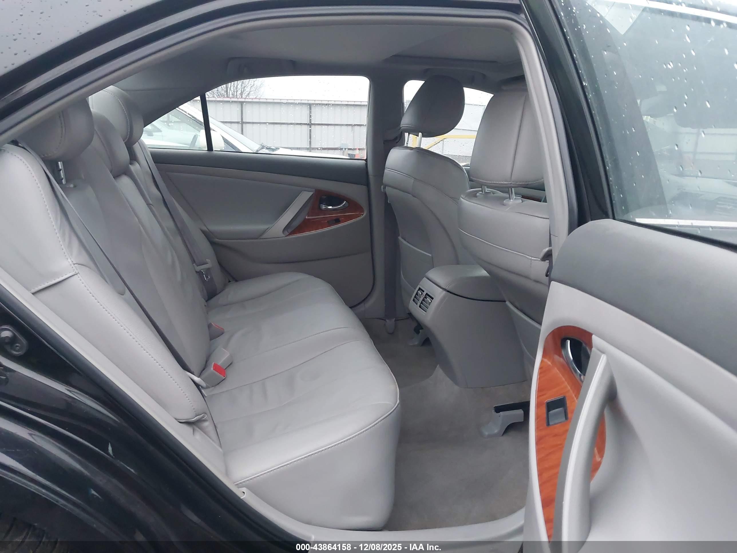 TOYOTA CAMRY image 8