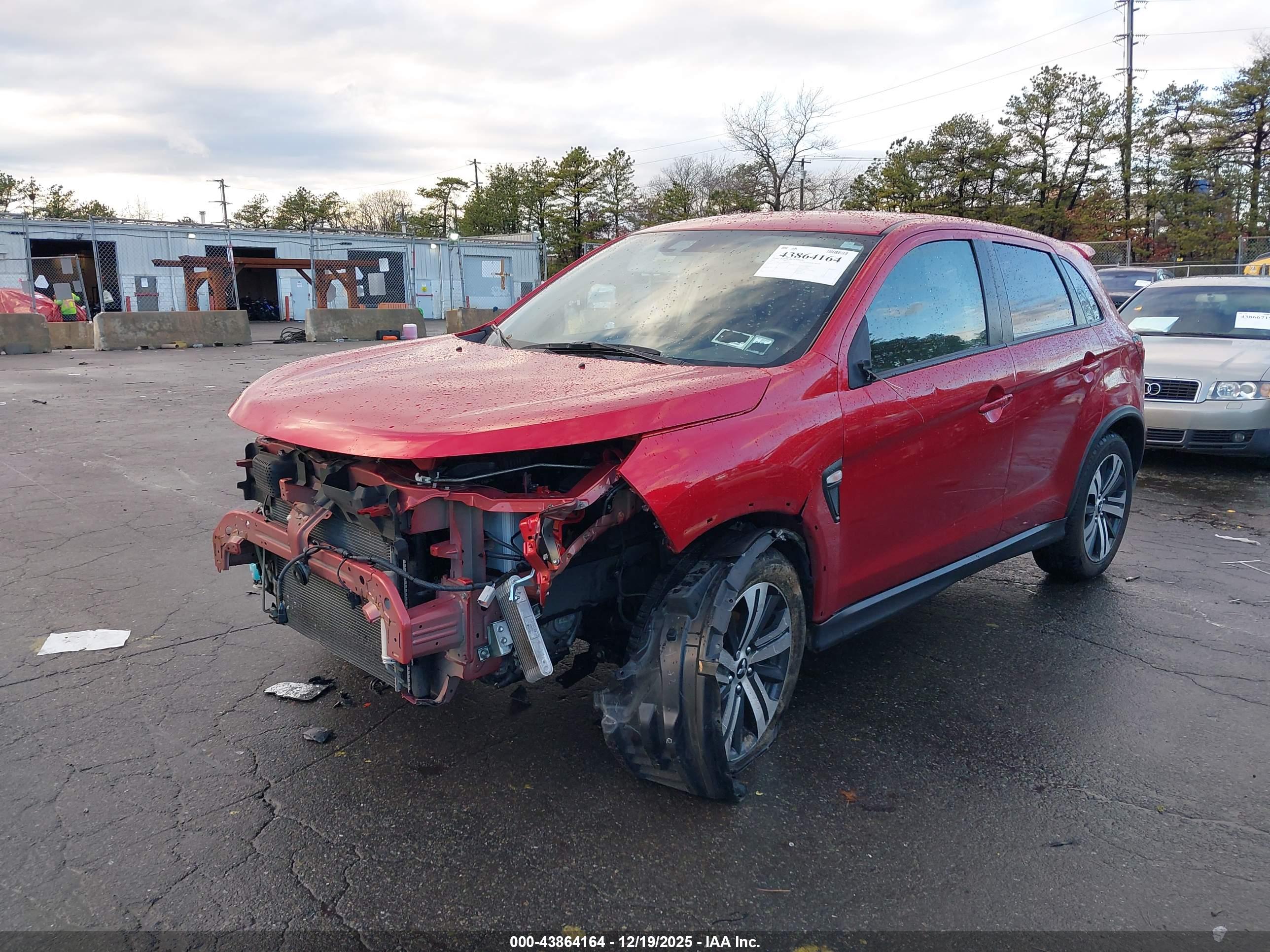MITSUBISHI OUTLANDER image 2