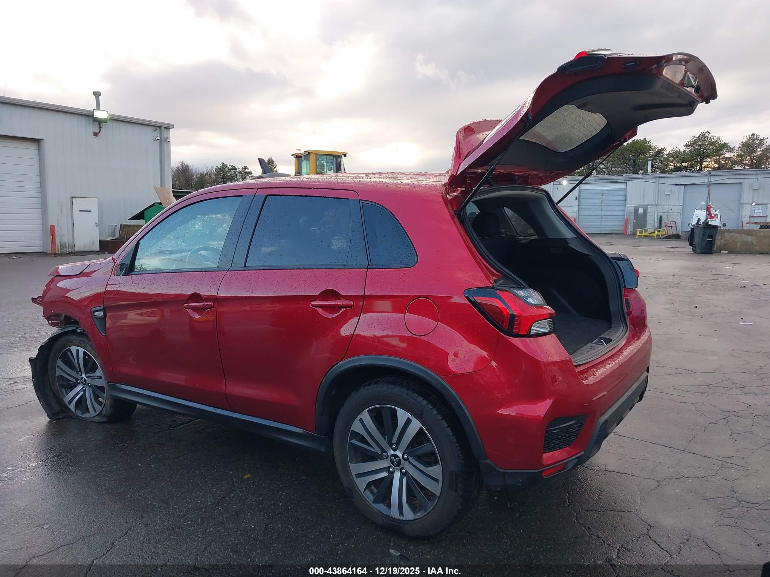 MITSUBISHI OUTLANDER image 3