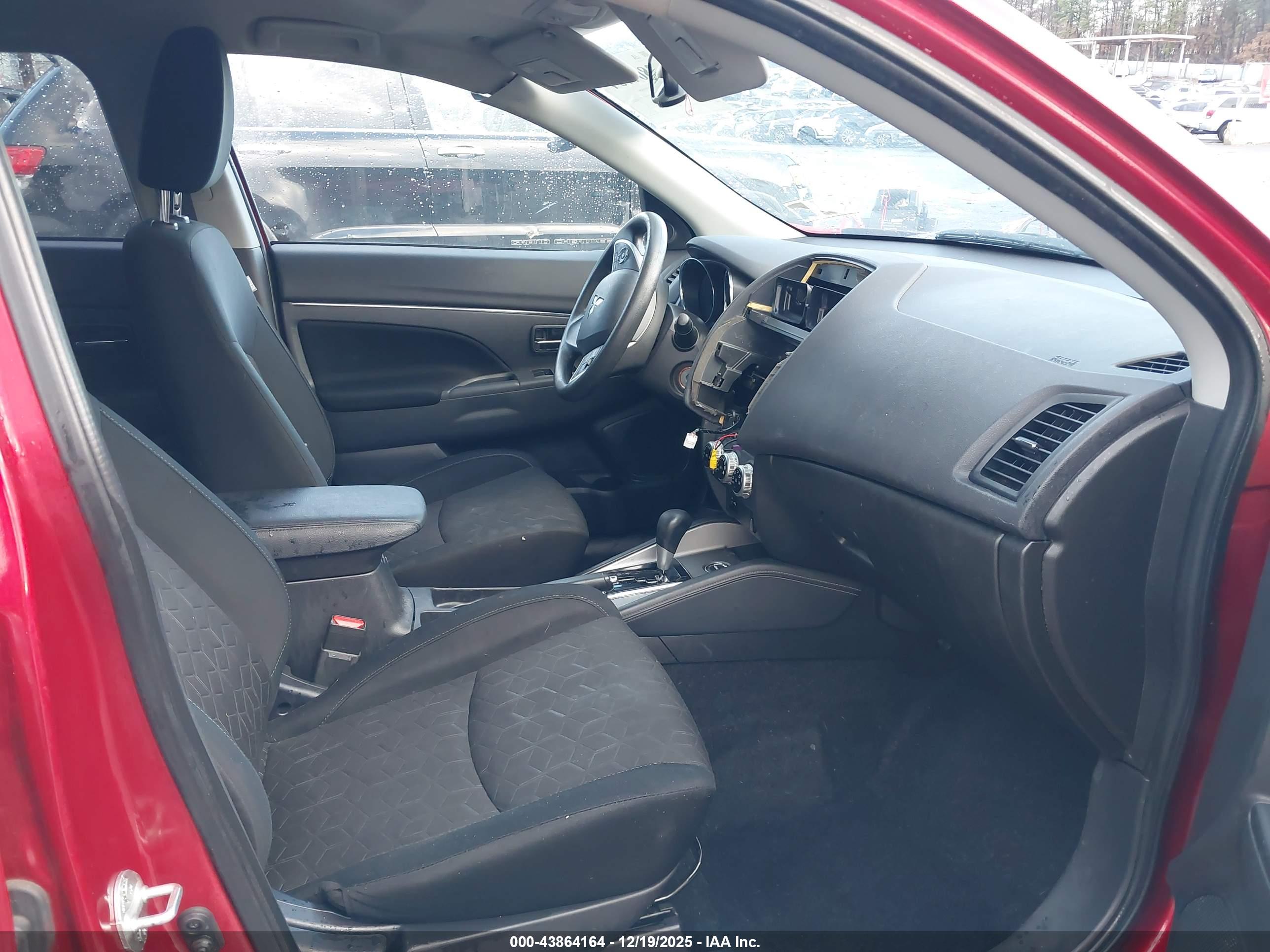 MITSUBISHI OUTLANDER image 5