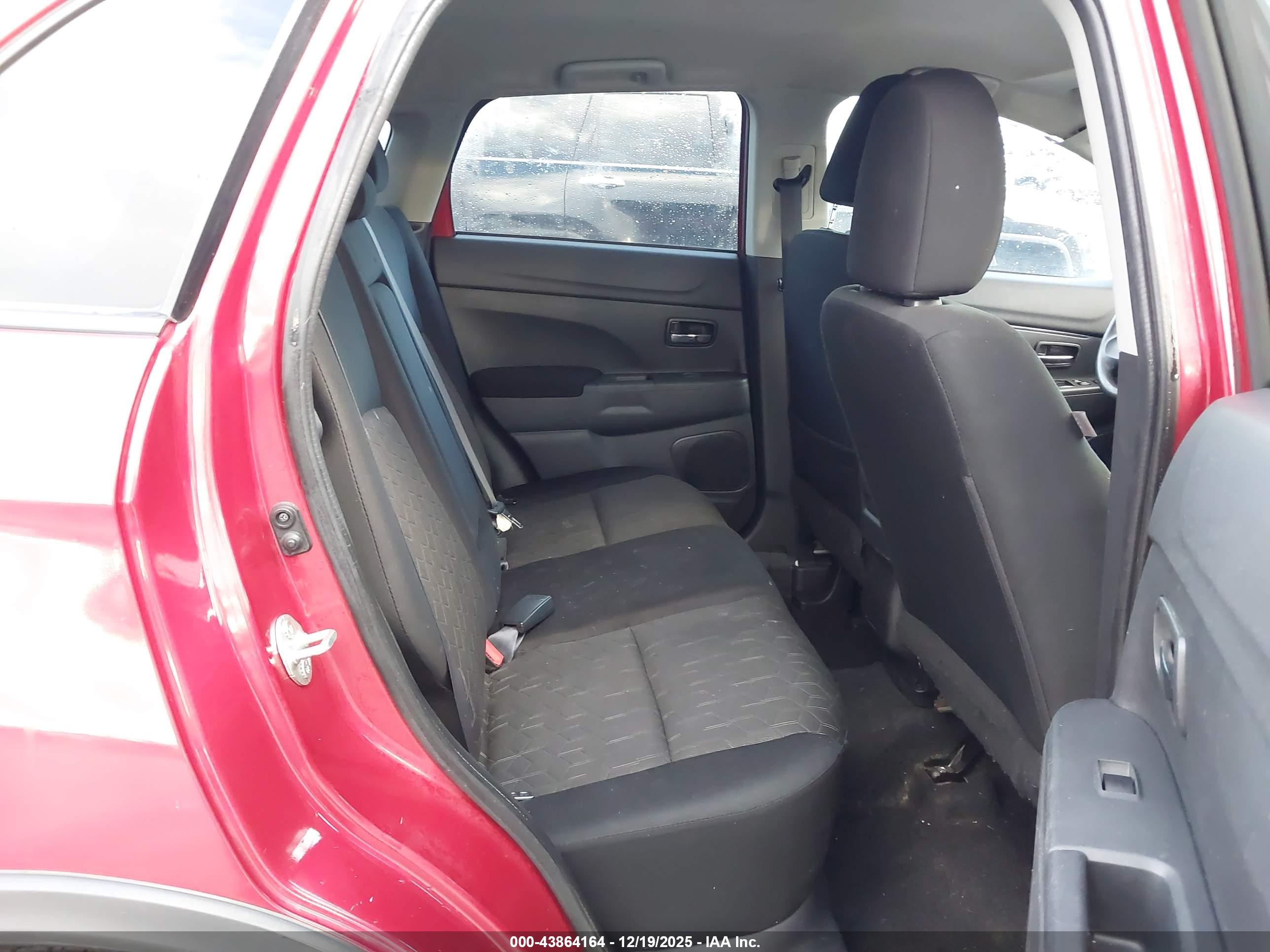 MITSUBISHI OUTLANDER image 8