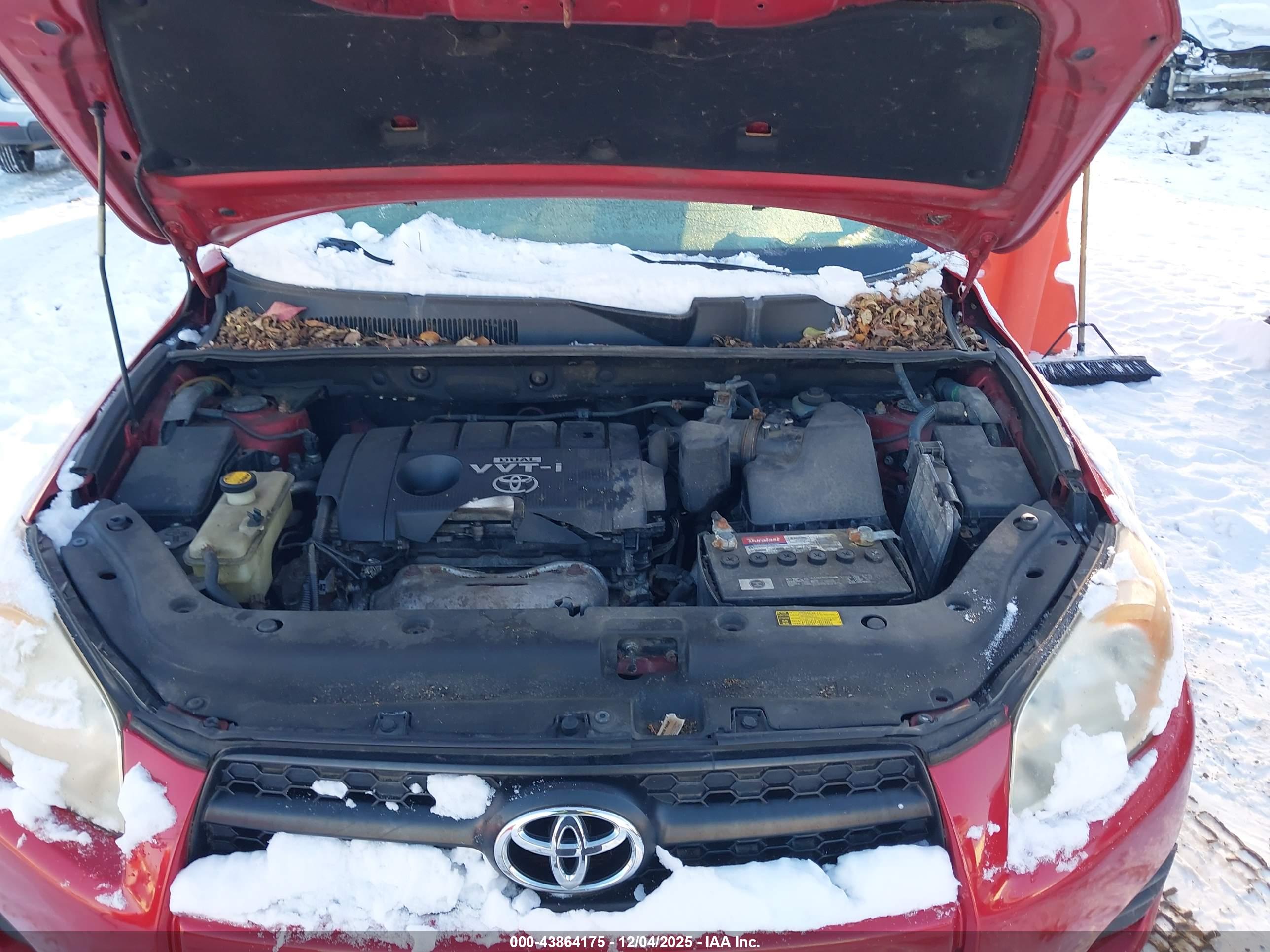TOYOTA RAV4 image 10
