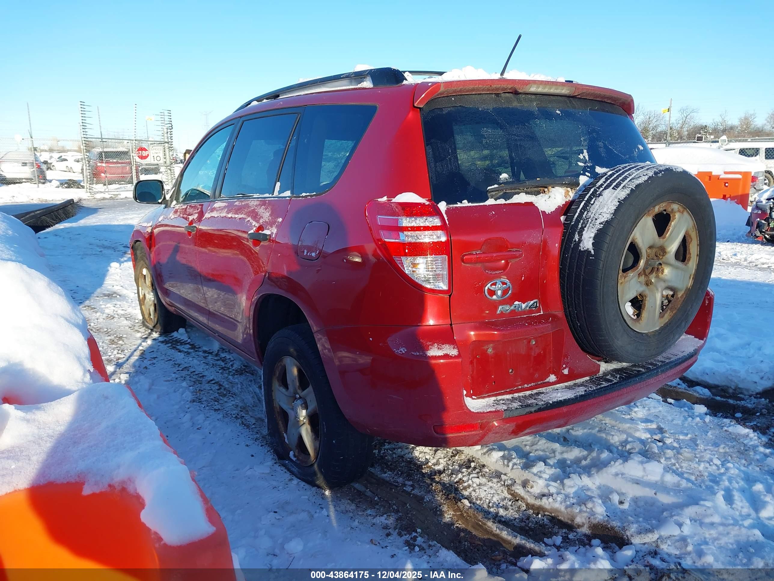 TOYOTA RAV4 image 3