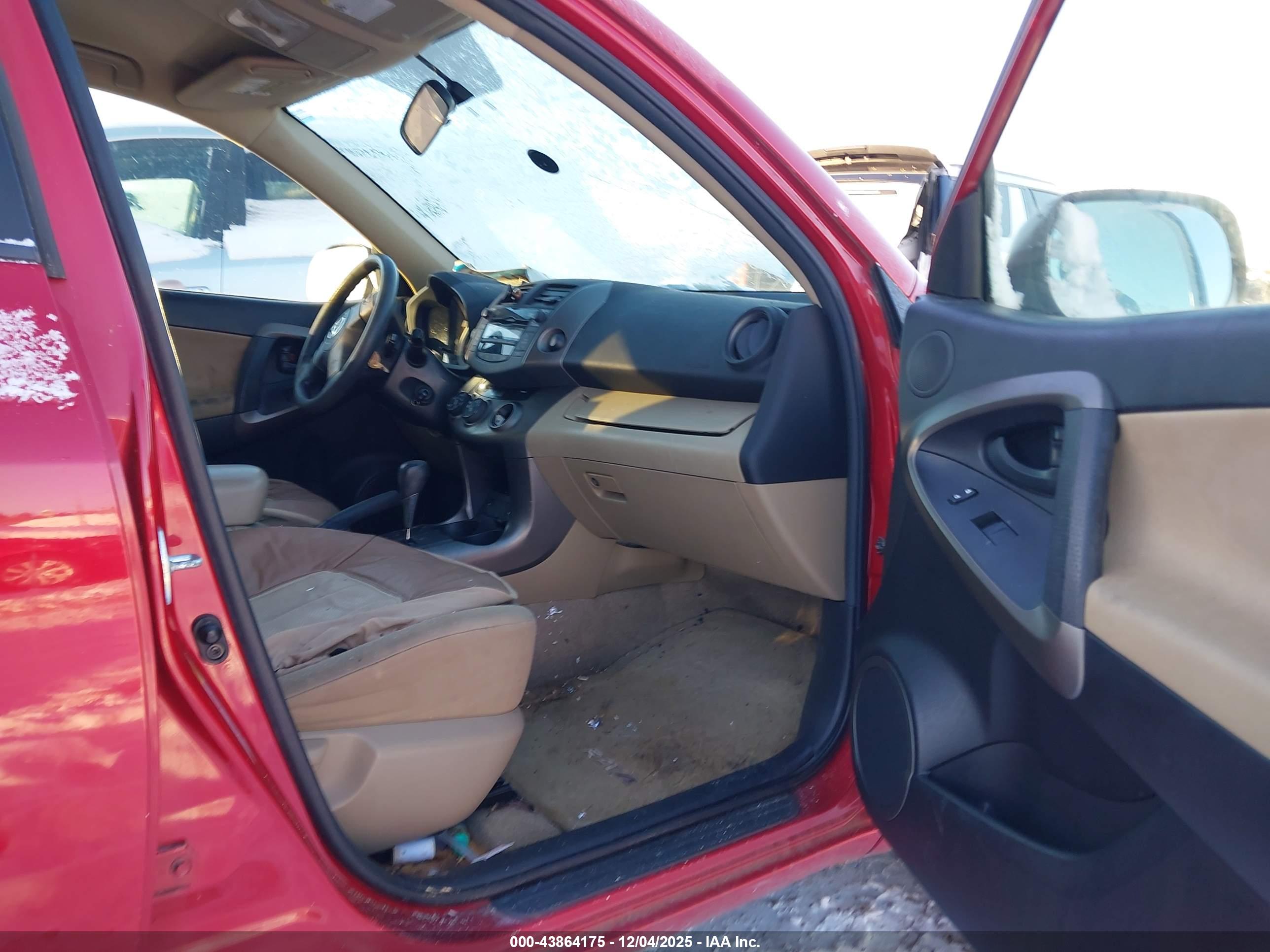 TOYOTA RAV4 image 5