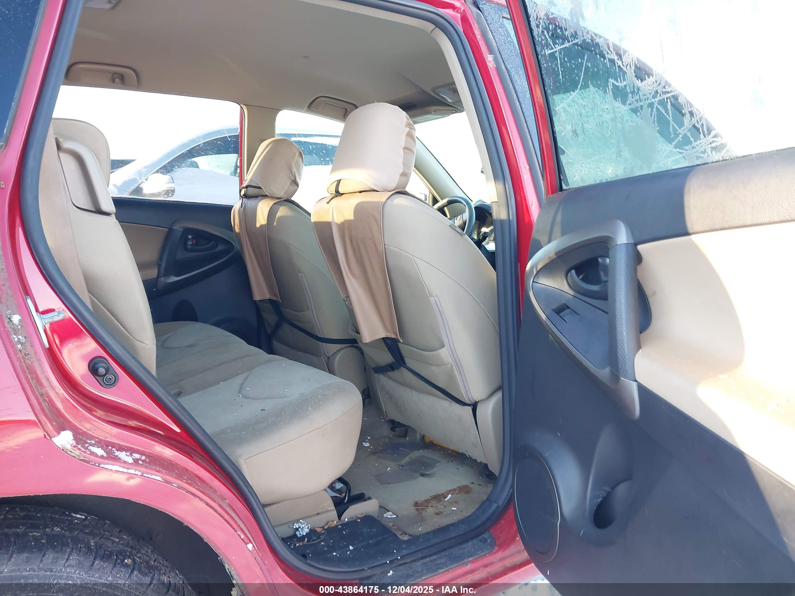 TOYOTA RAV4 image 8