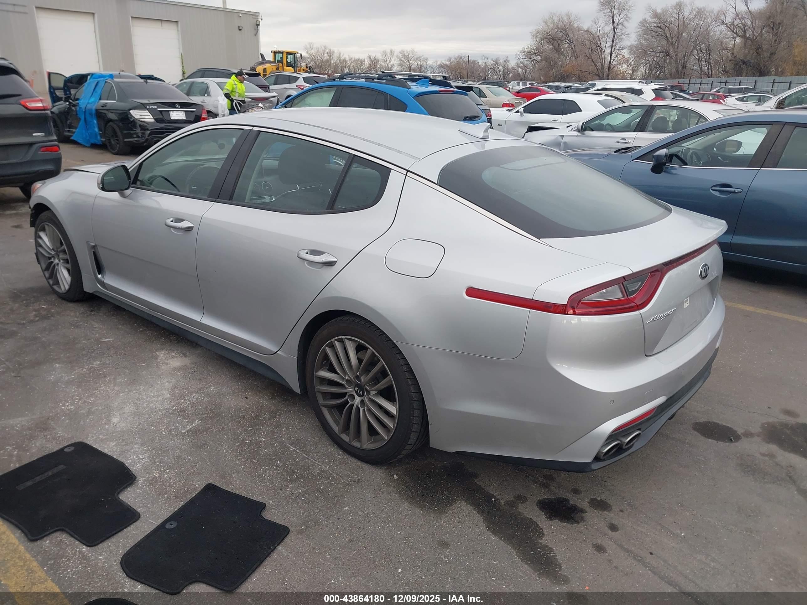 KIA STINGER image 3