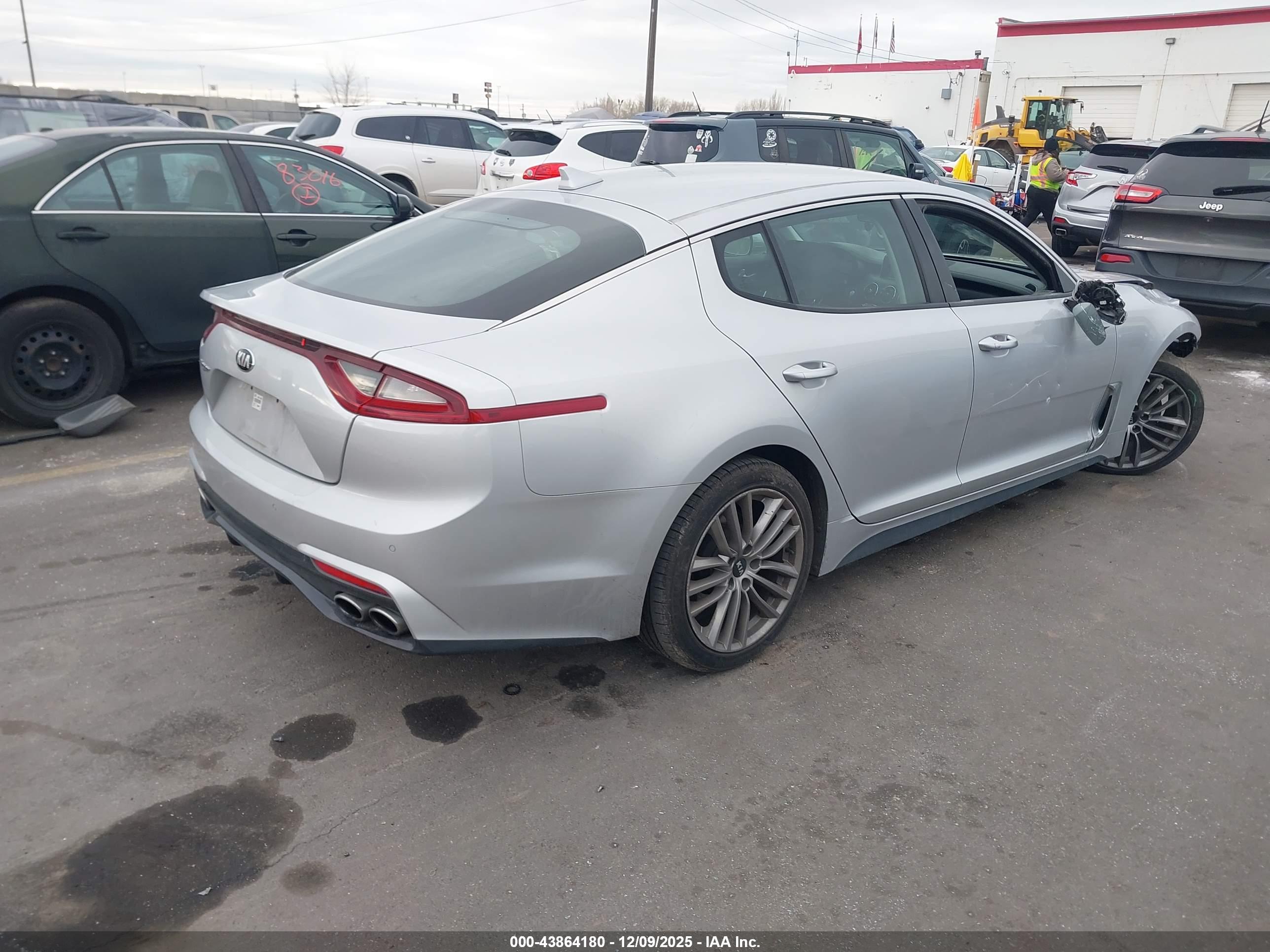 KIA STINGER image 4