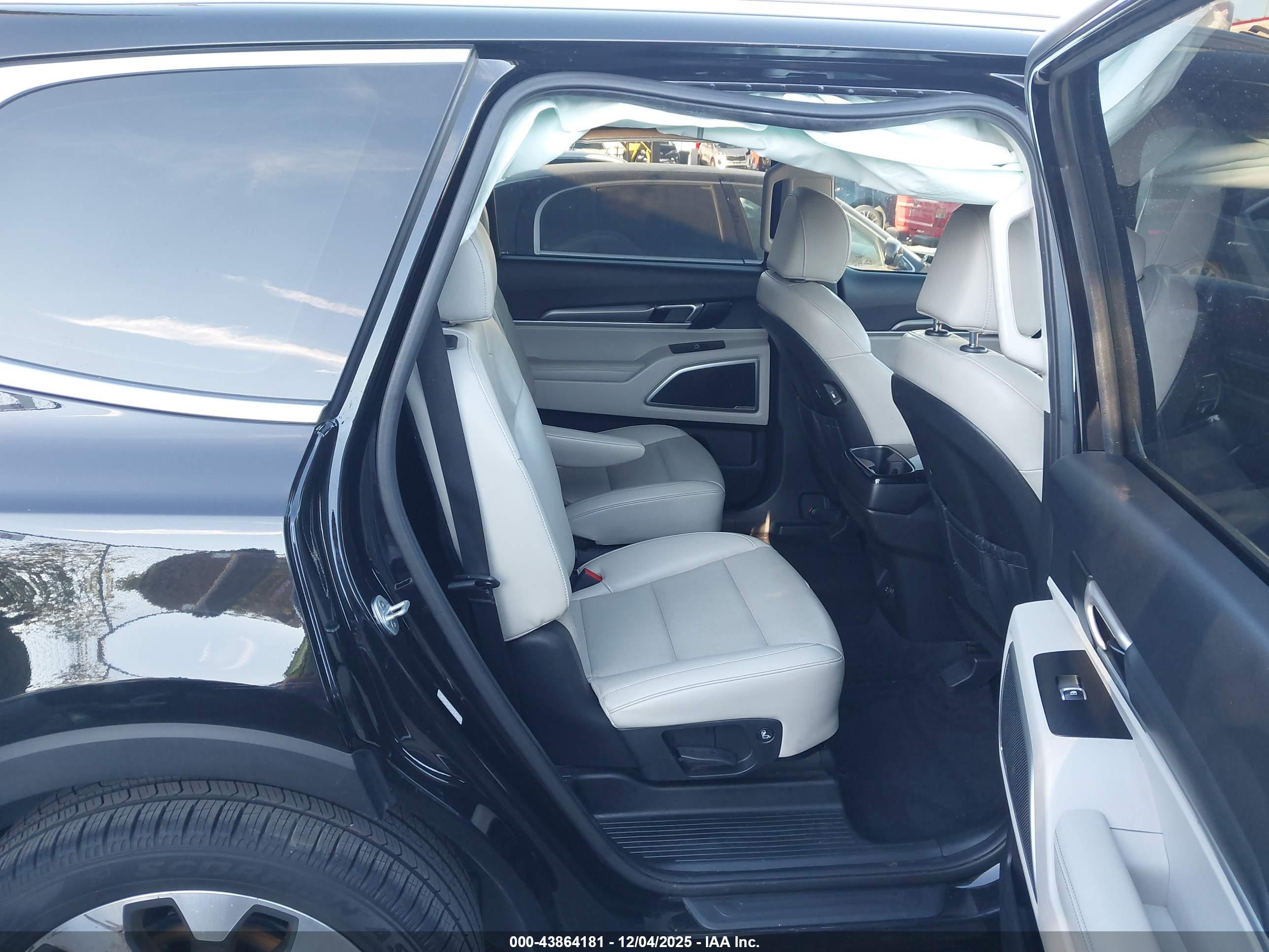 KIA TELLURIDE image 8