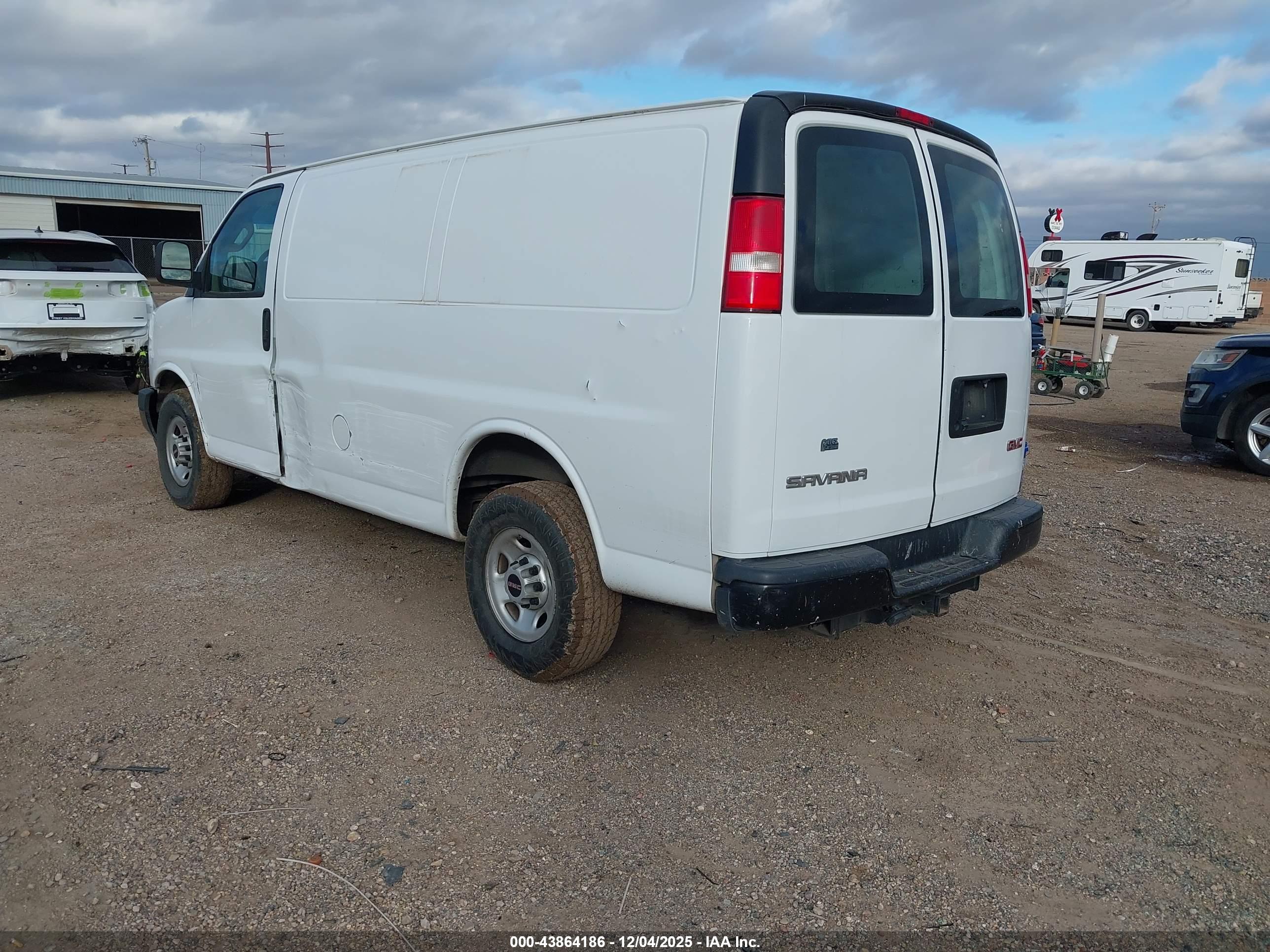 GMC SAVANA image 3