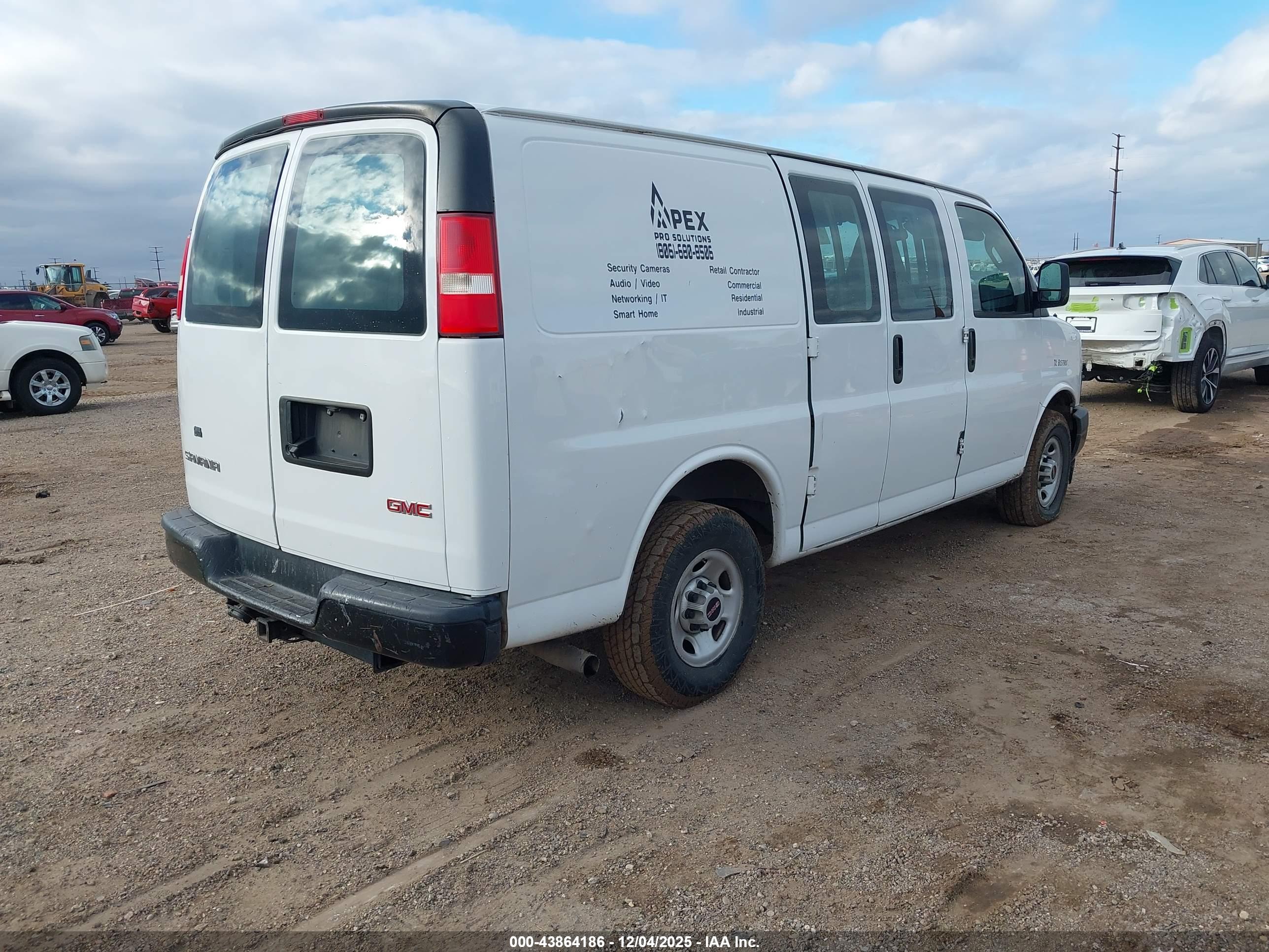 GMC SAVANA image 4