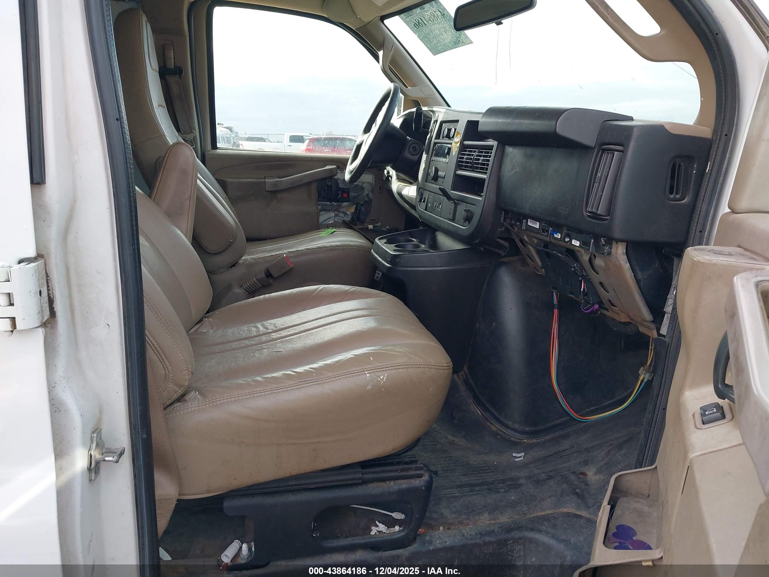 GMC SAVANA image 5