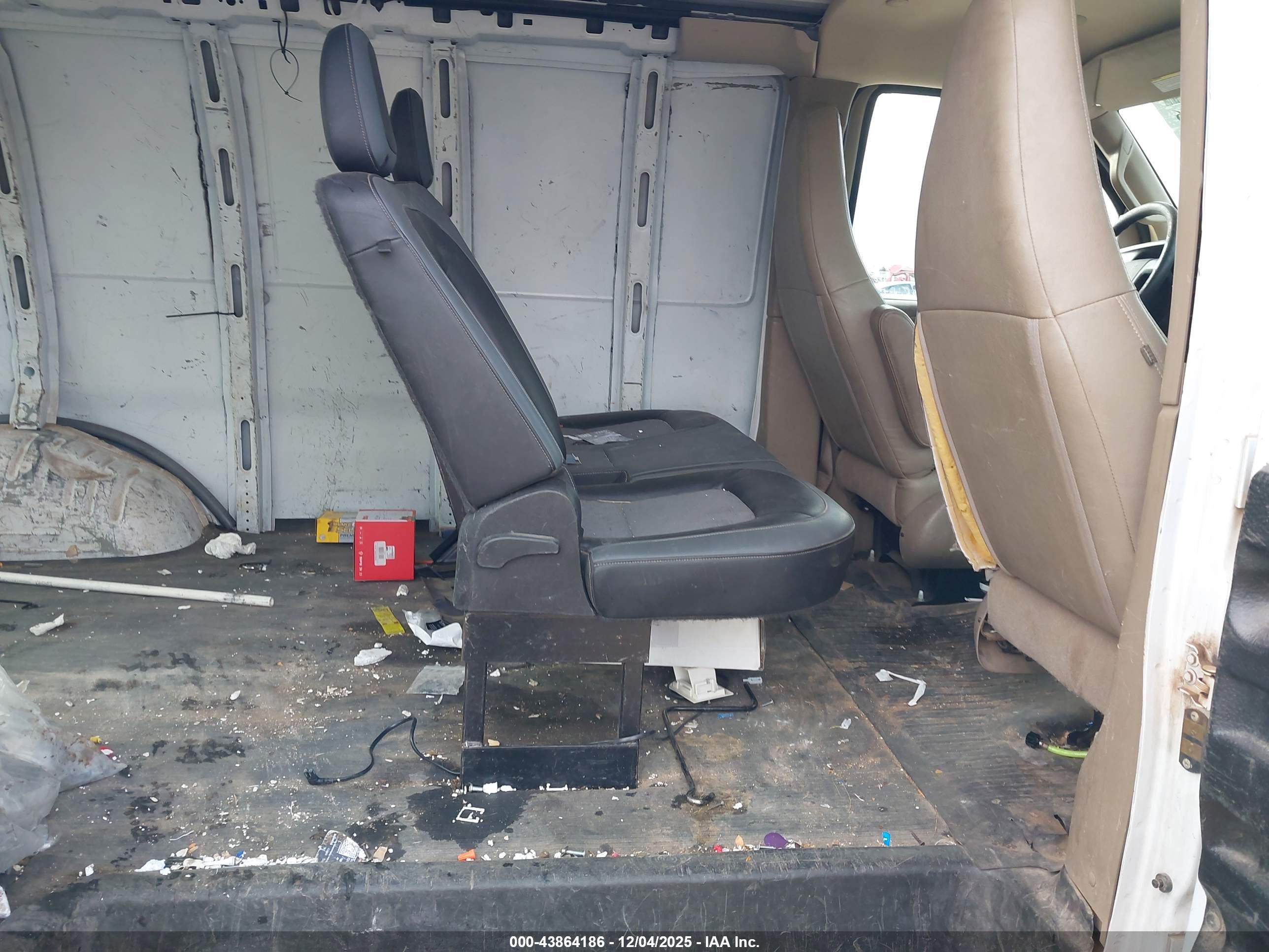 GMC SAVANA image 8