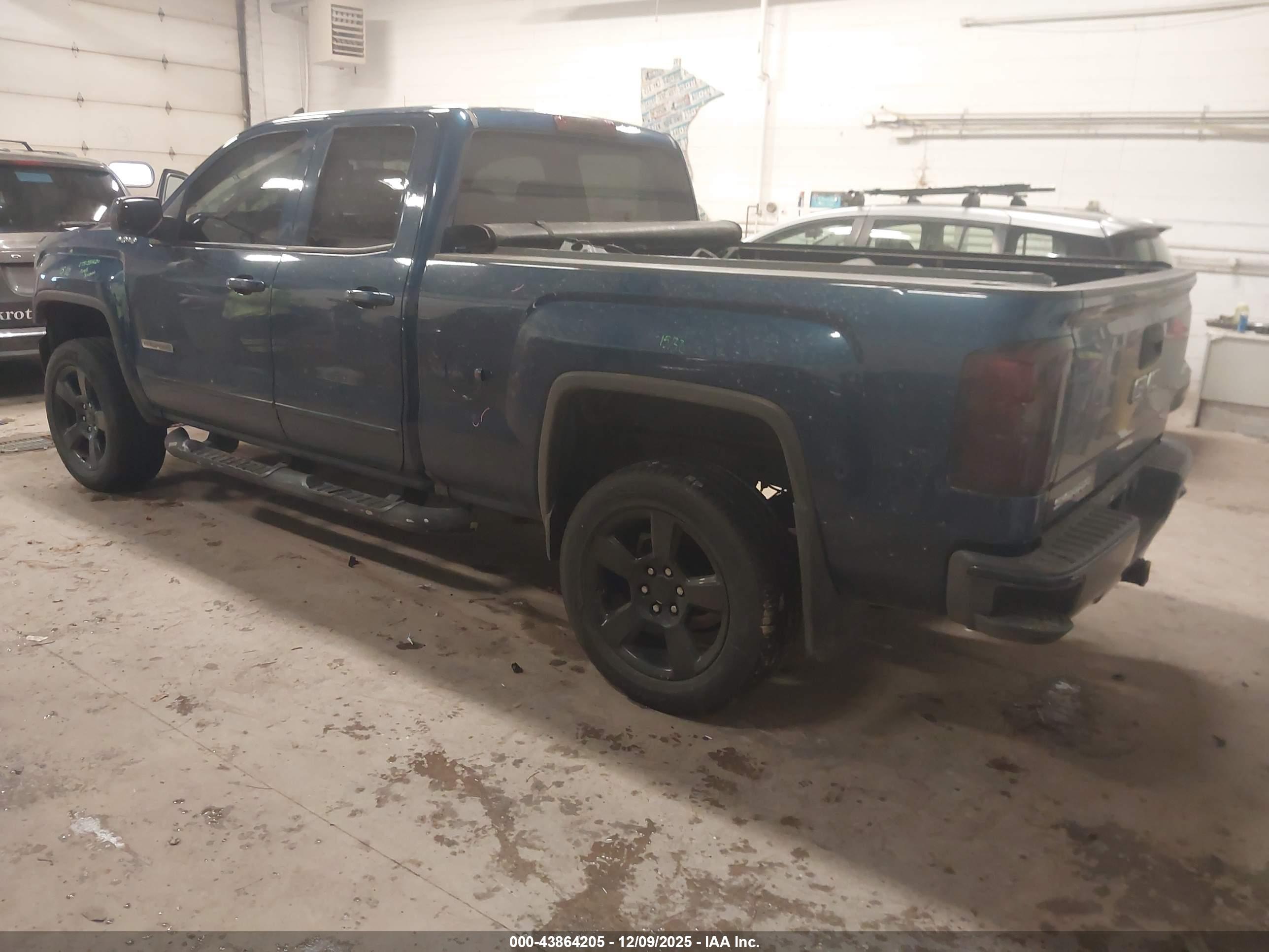 GMC SIERRA image 3