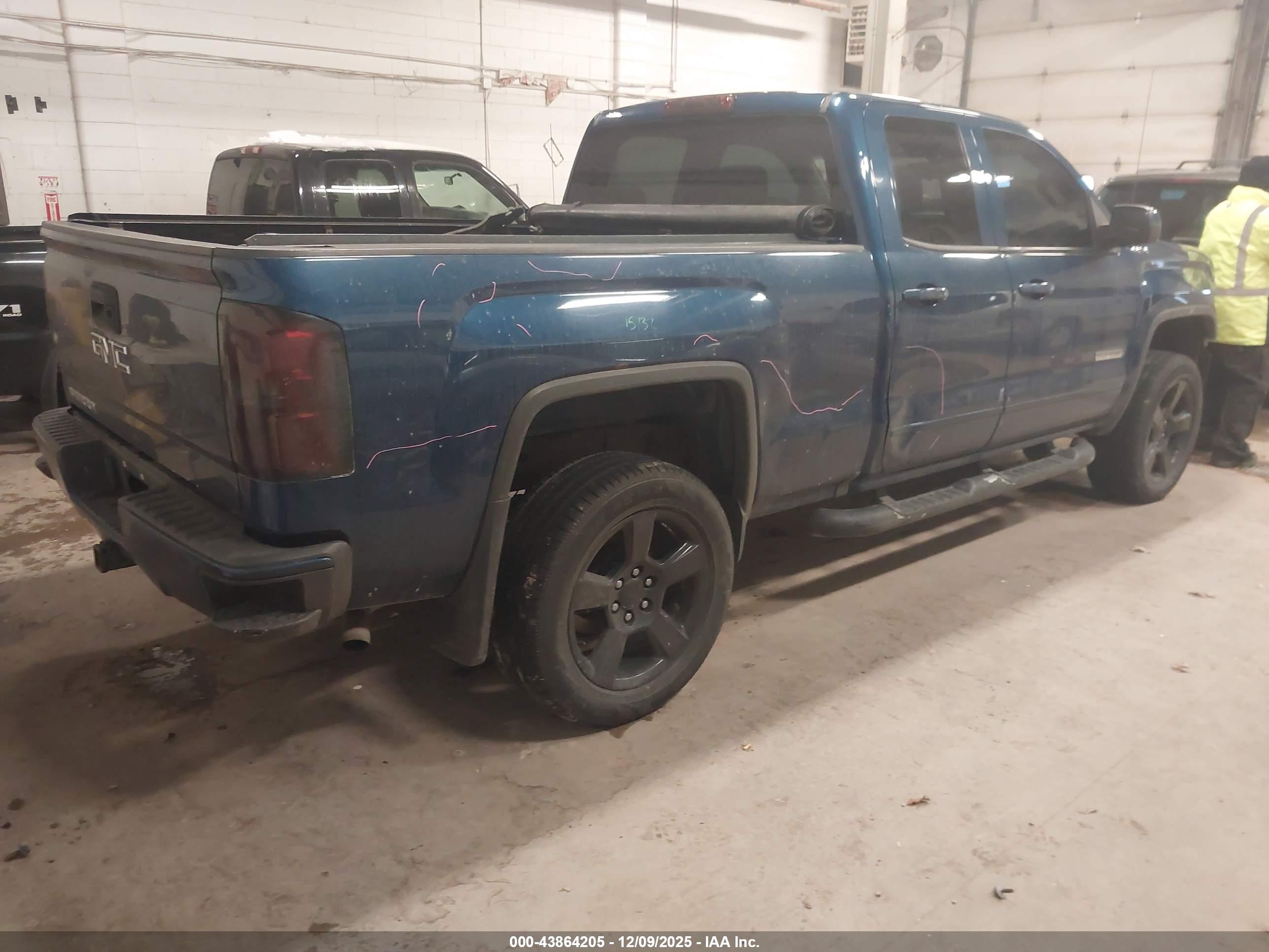 GMC SIERRA image 4