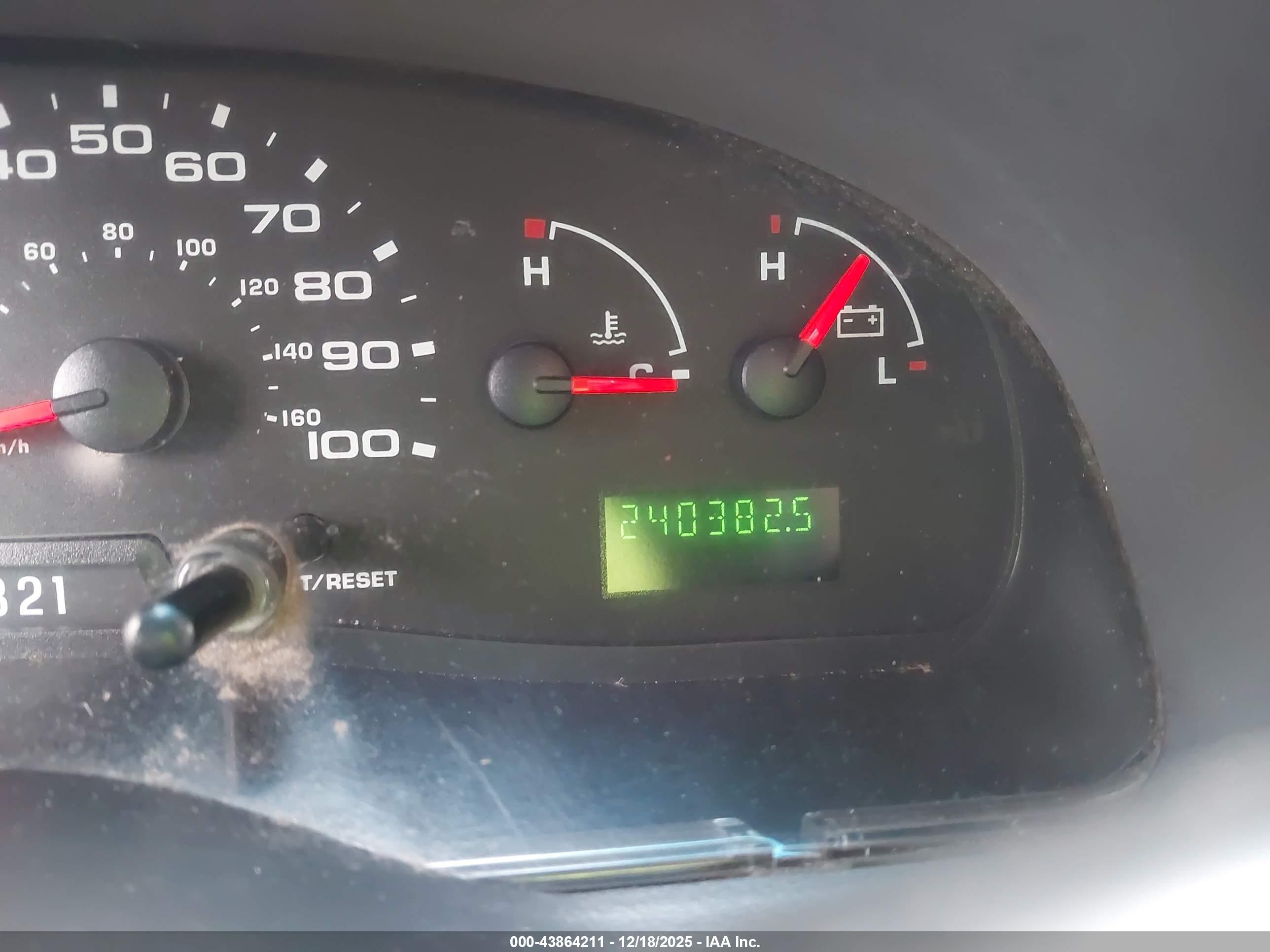 FORD E-450 image 6