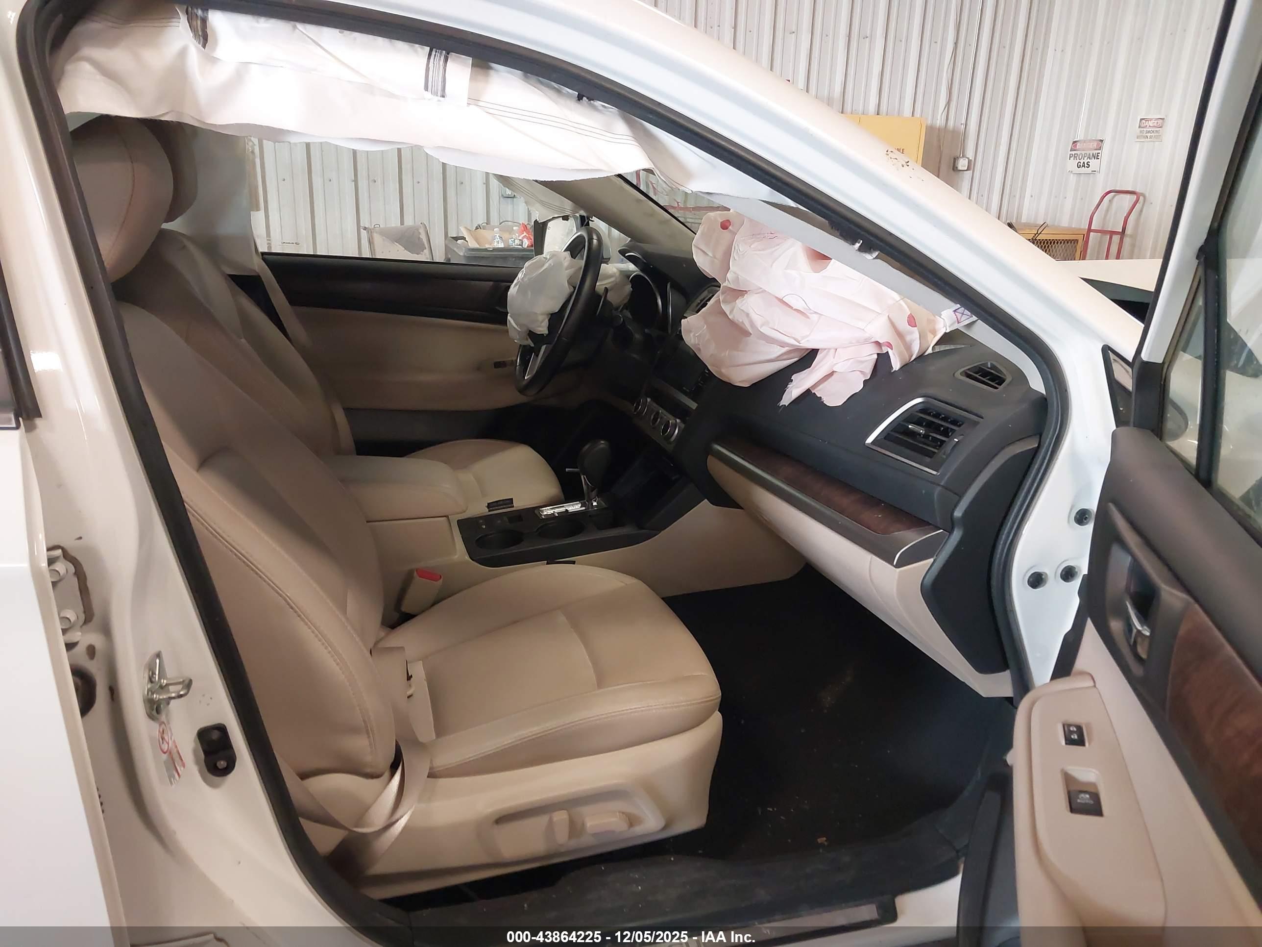 SUBARU OUTBACK image 5