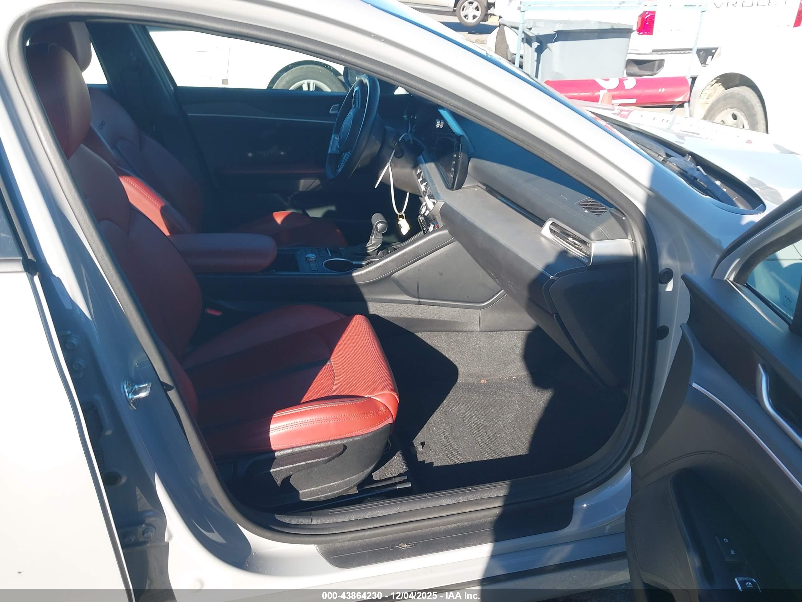 KIA K5 image 5