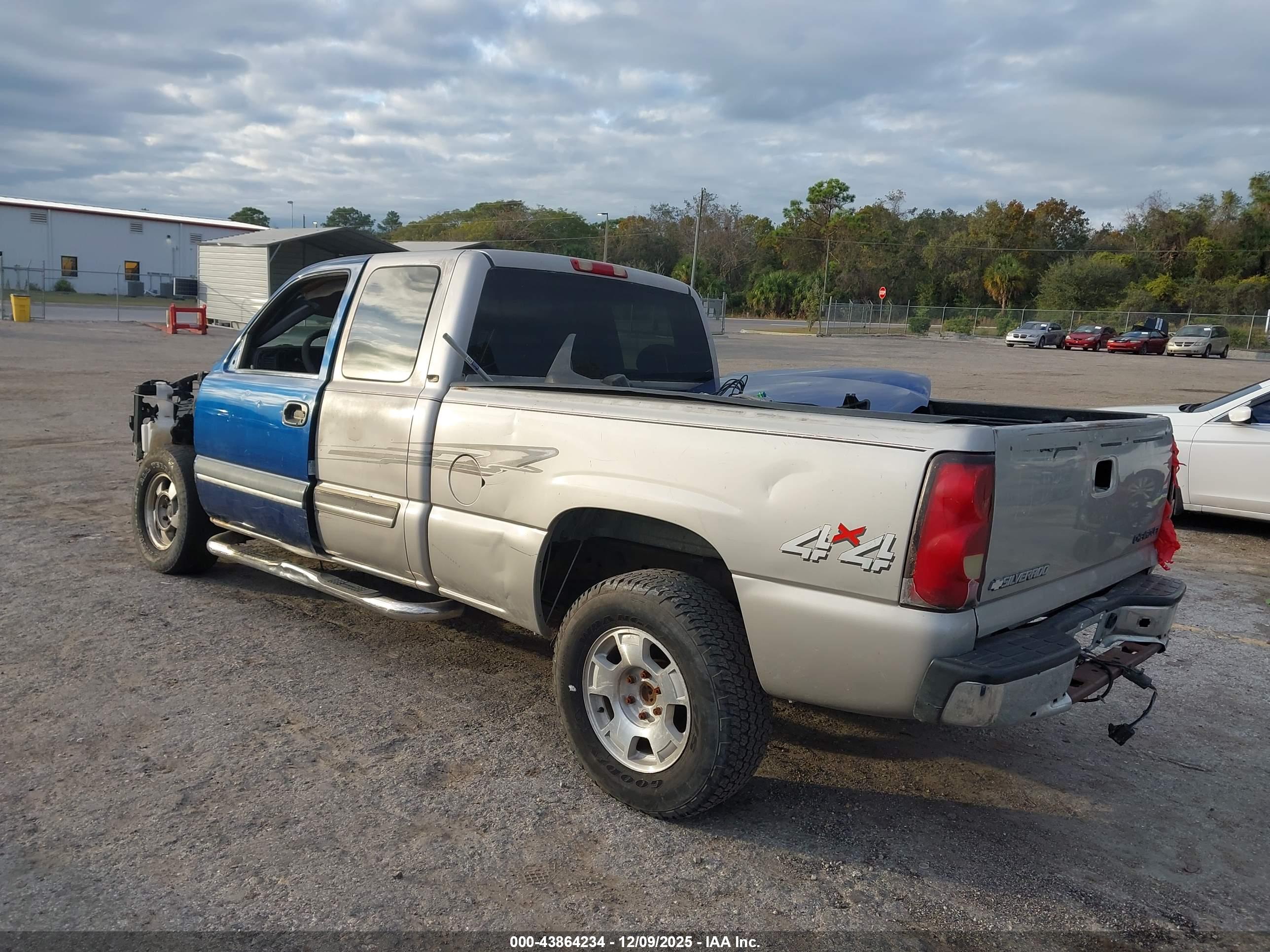 CHEVROLET SILVERADO image 3