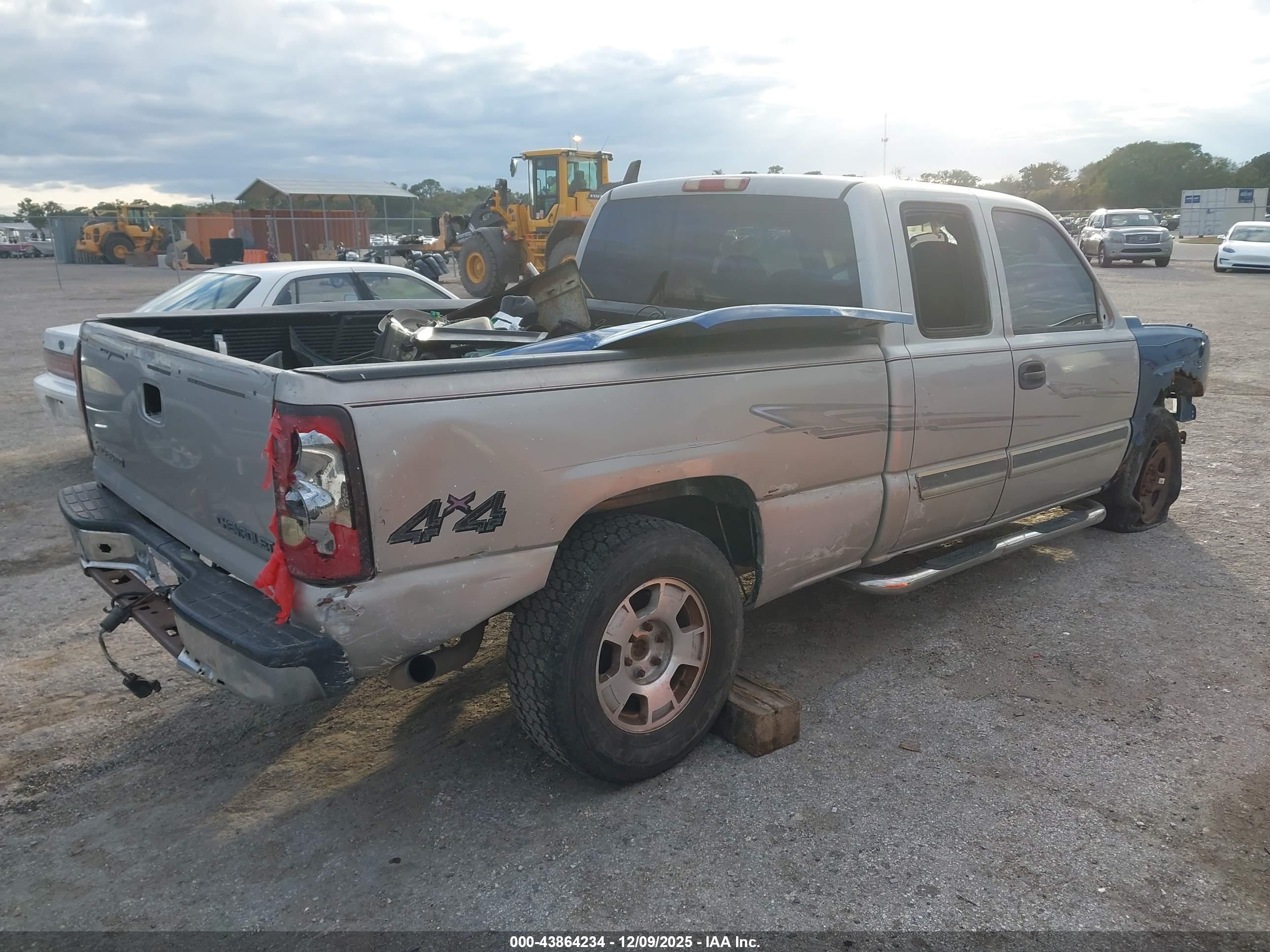 CHEVROLET SILVERADO image 4