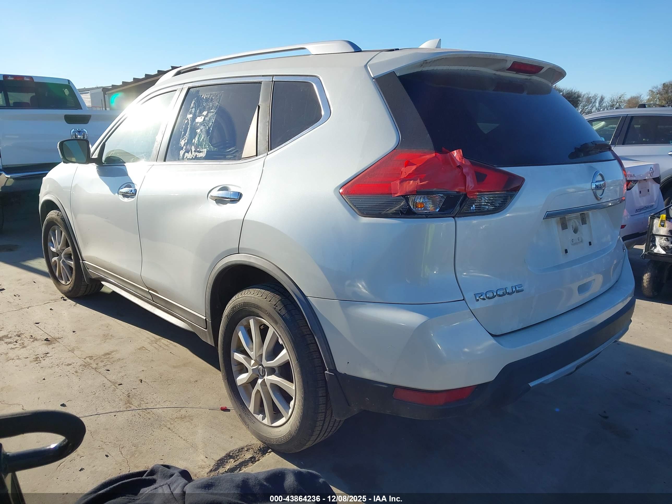 NISSAN ROGUE image 3