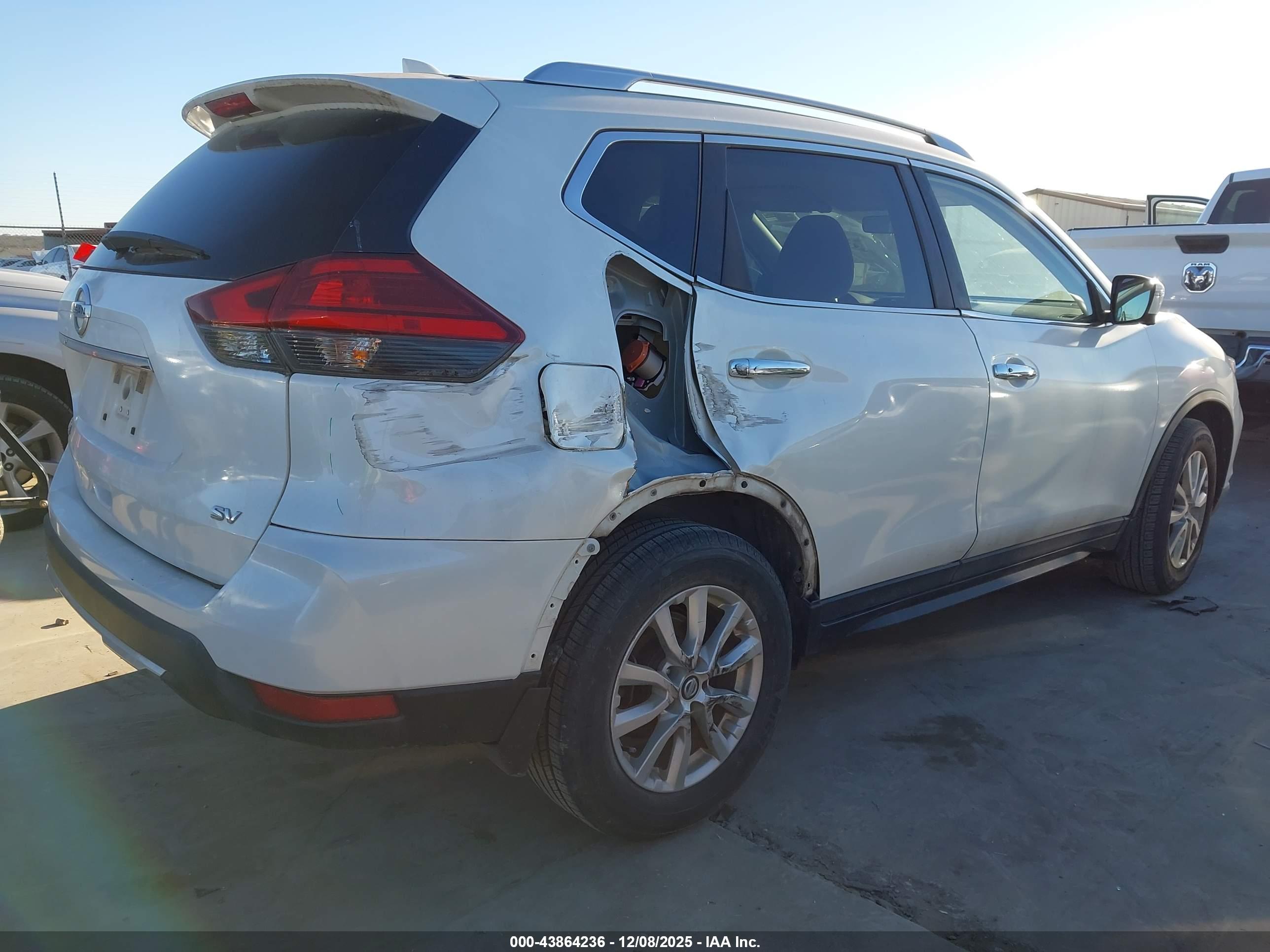 NISSAN ROGUE image 4