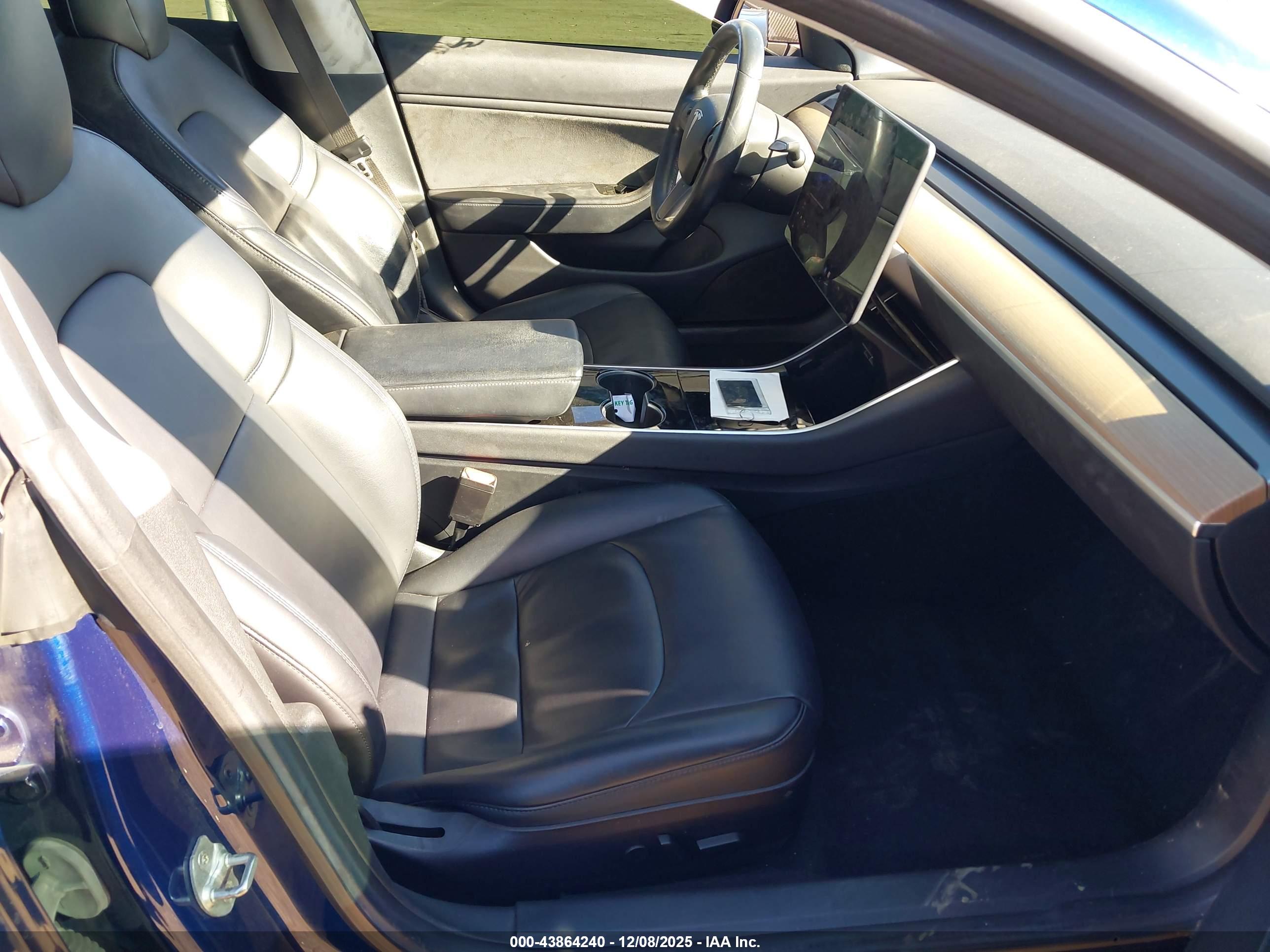 TESLA MODEL image 5