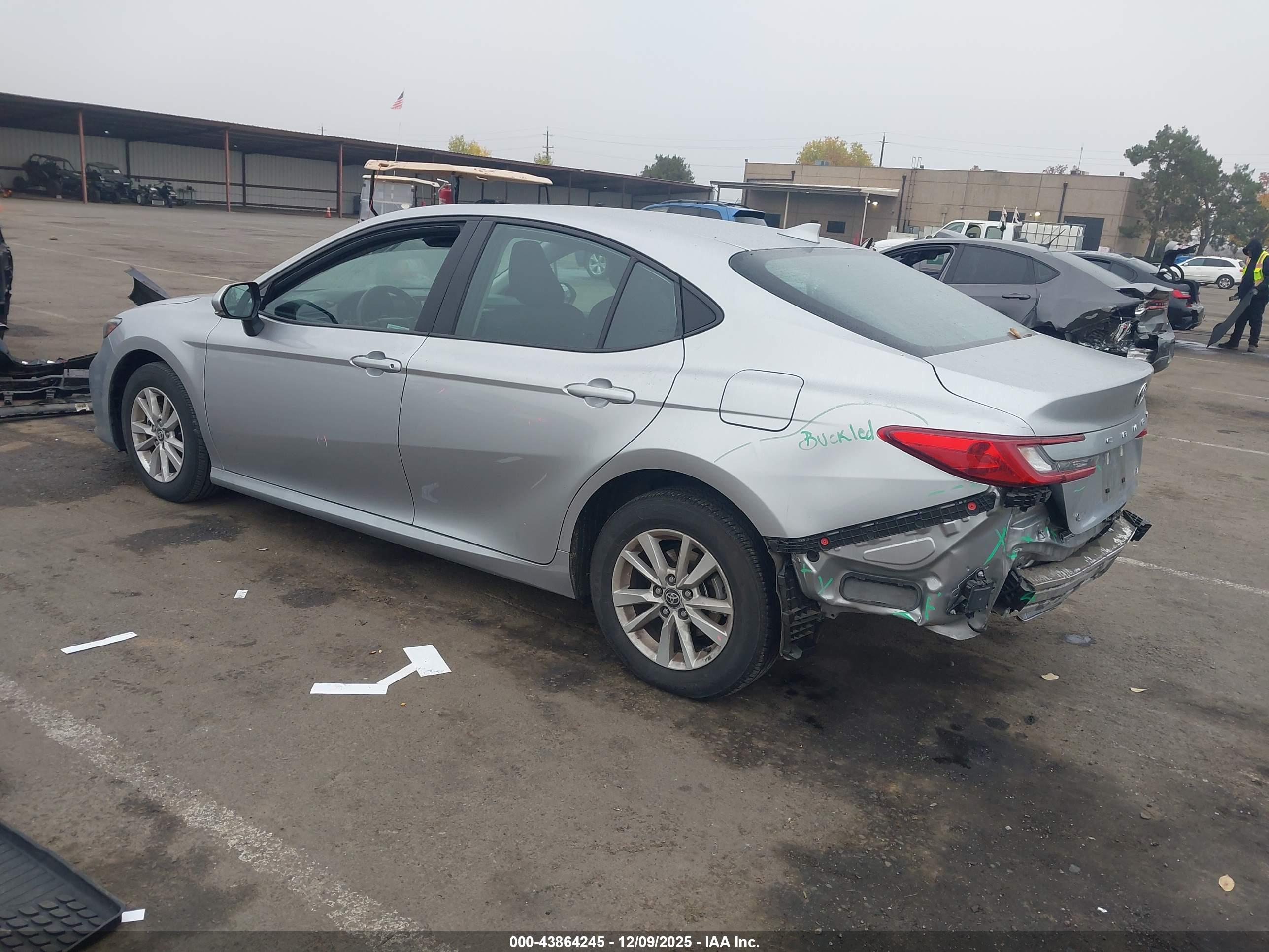 TOYOTA CAMRY image 3