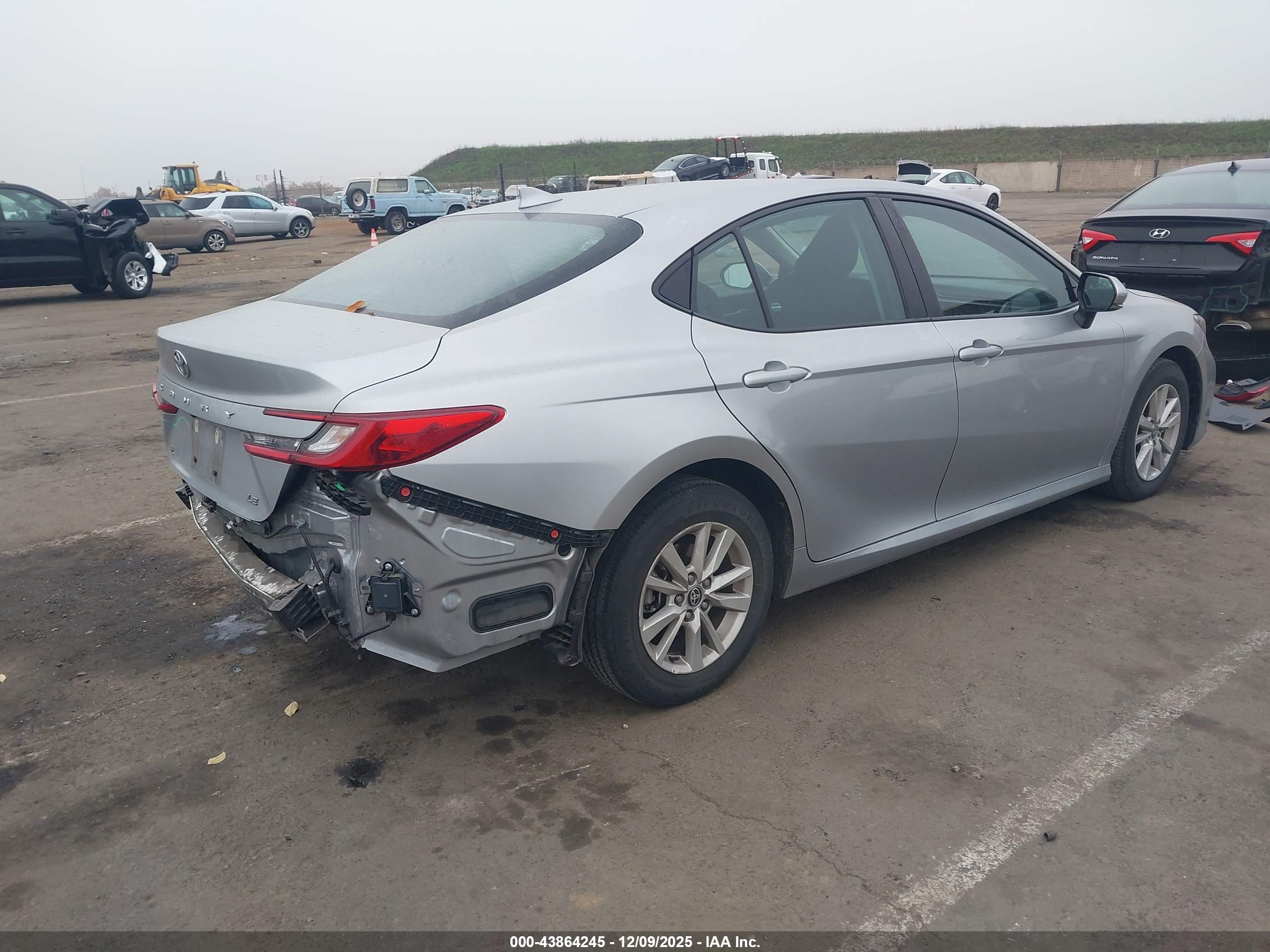 TOYOTA CAMRY image 4