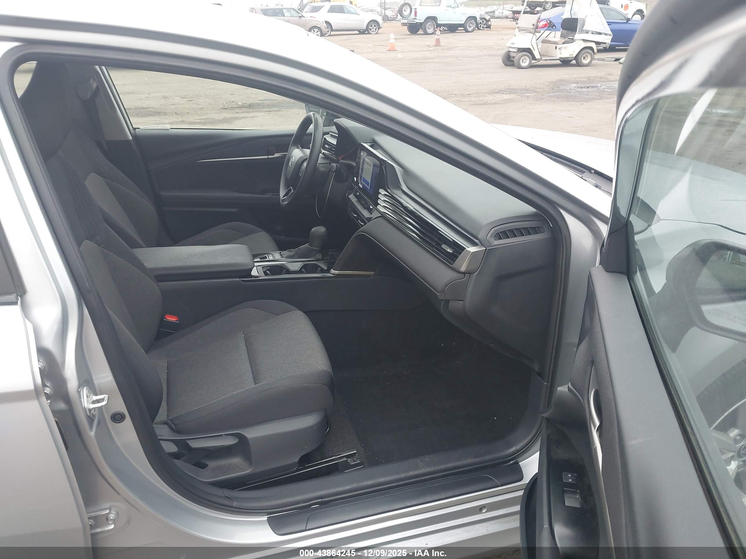 TOYOTA CAMRY image 5