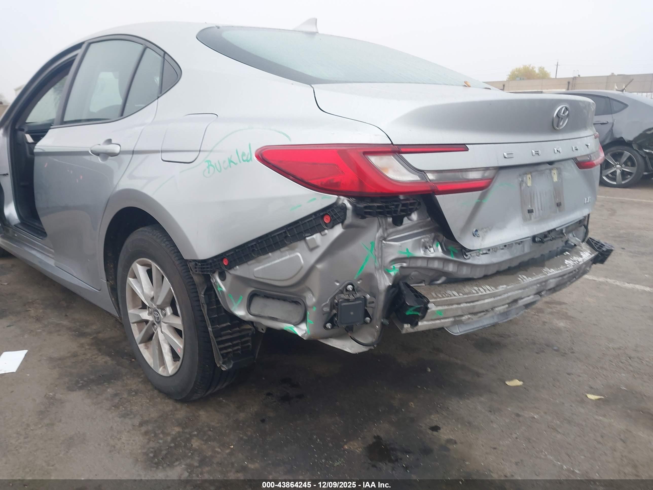 TOYOTA CAMRY image 6