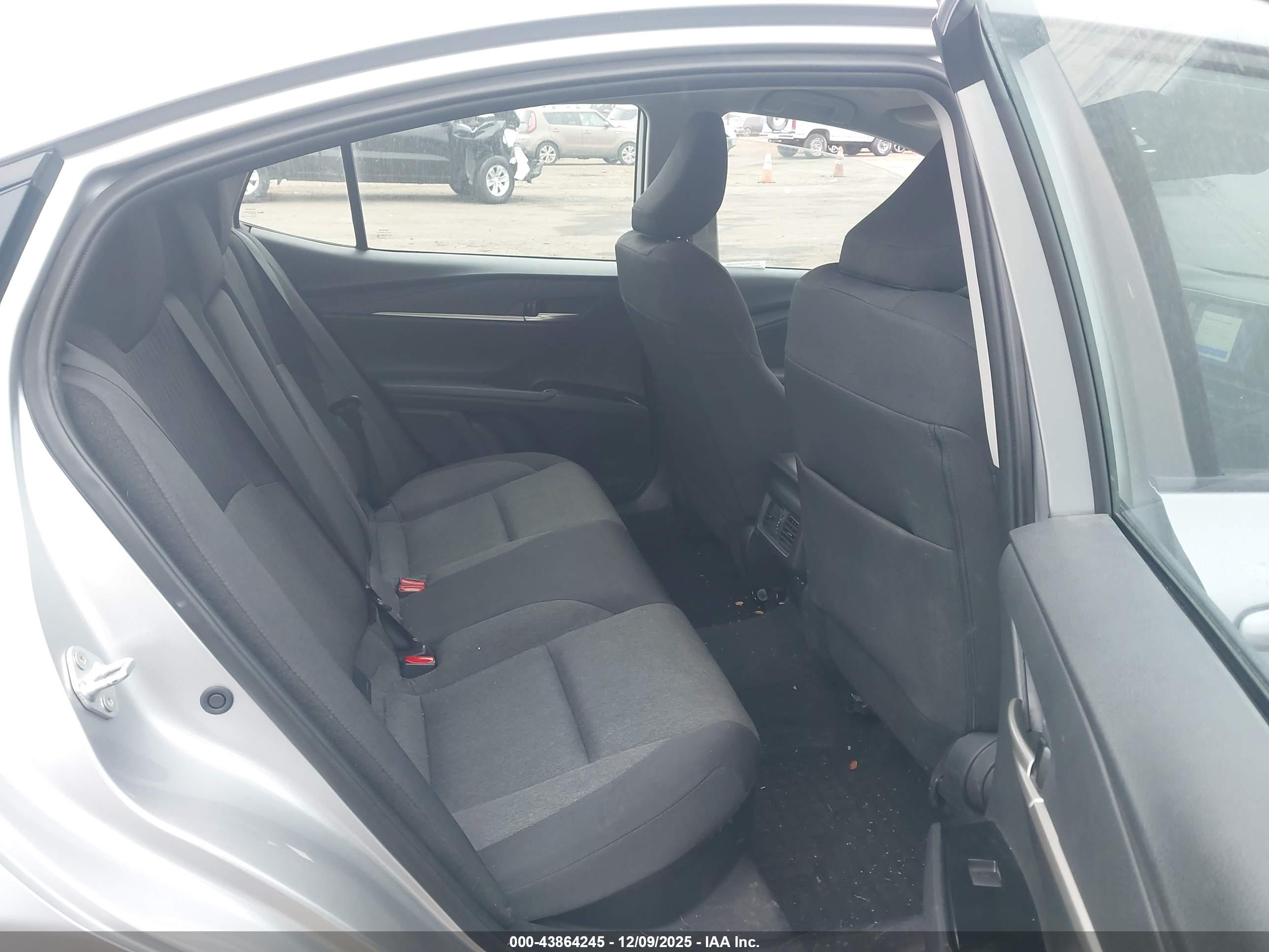 TOYOTA CAMRY image 8