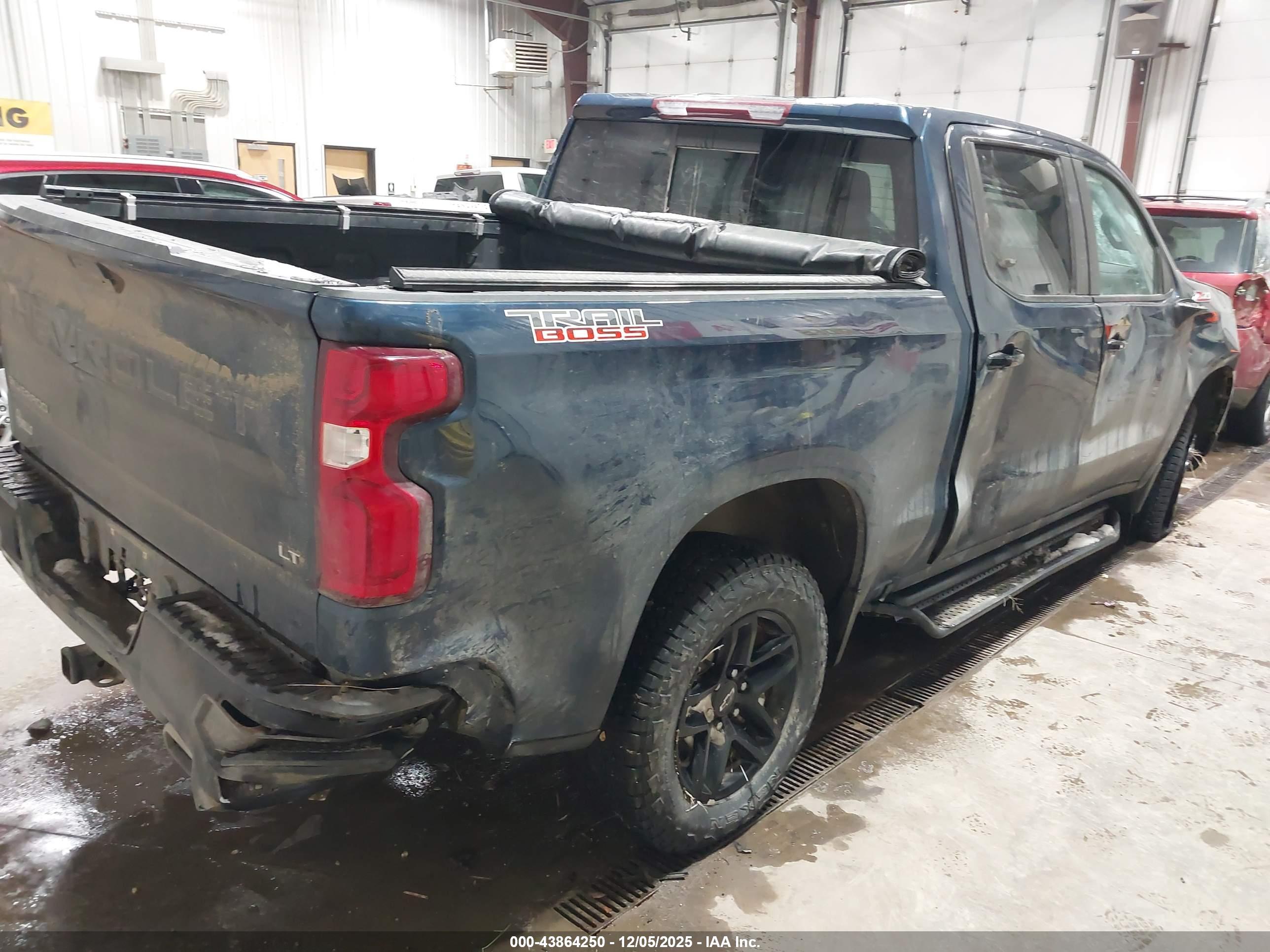 CHEVROLET SILVERADO image 4