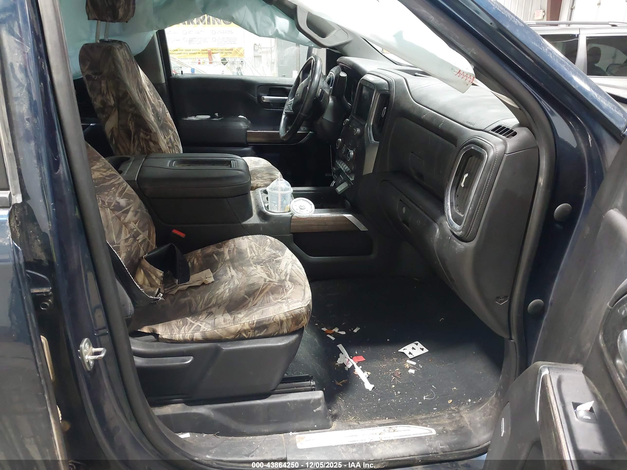CHEVROLET SILVERADO image 5