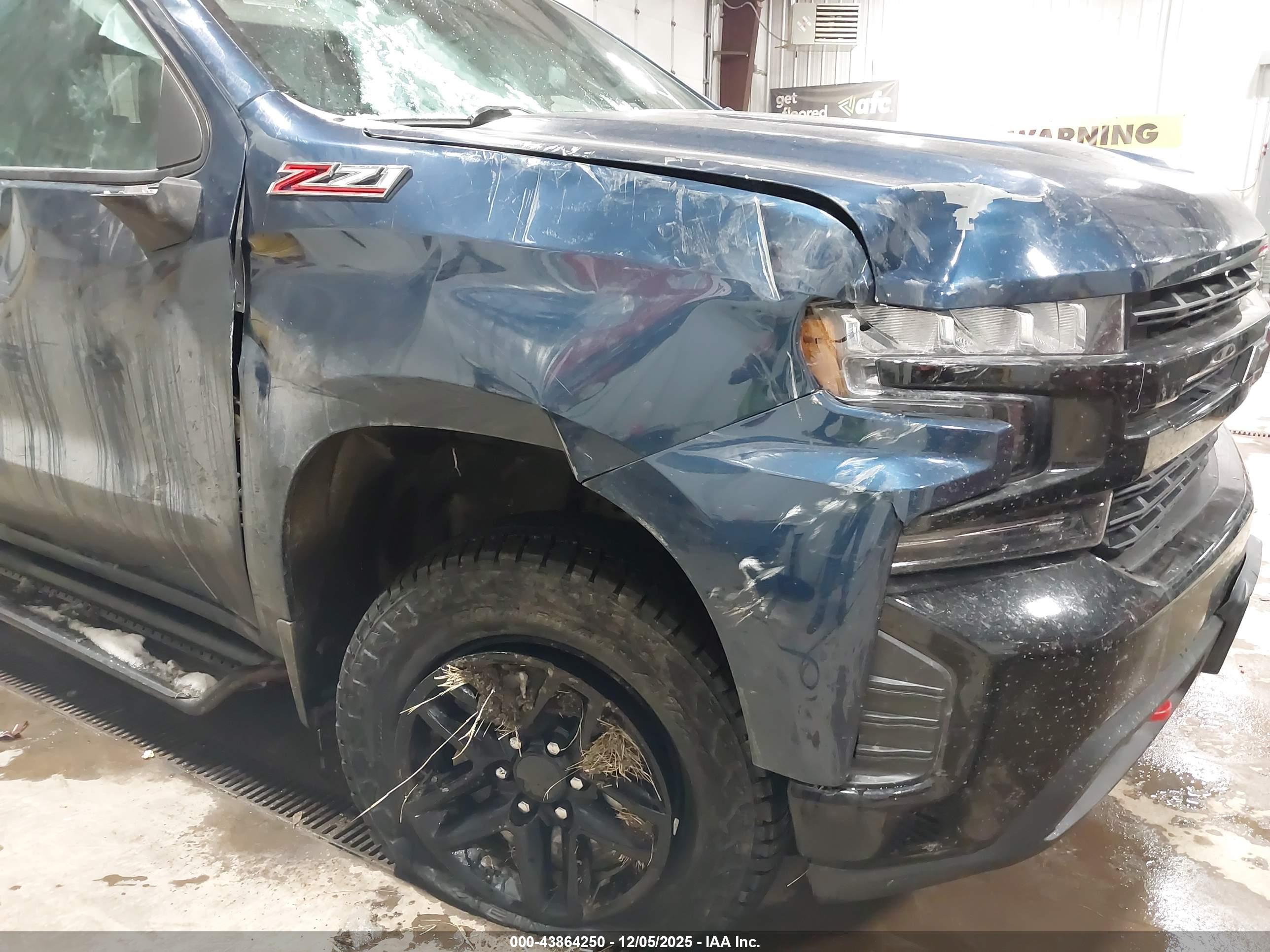 CHEVROLET SILVERADO image 6