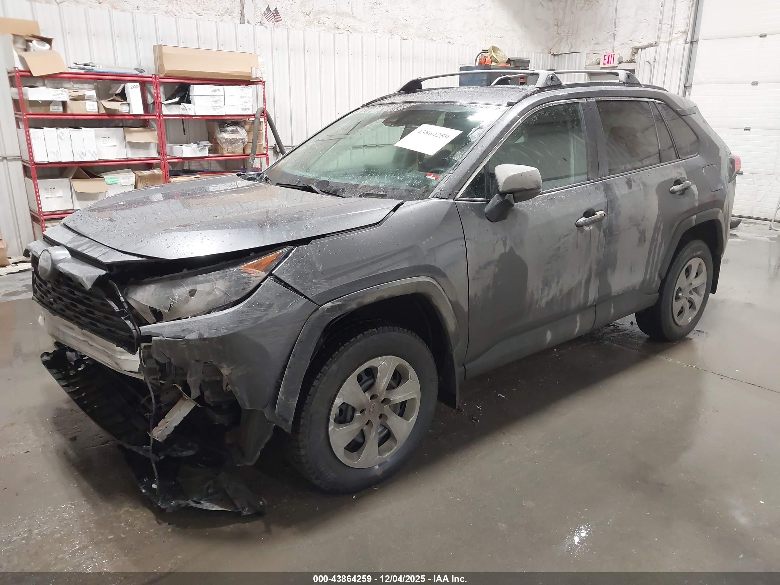 TOYOTA RAV4 image 2