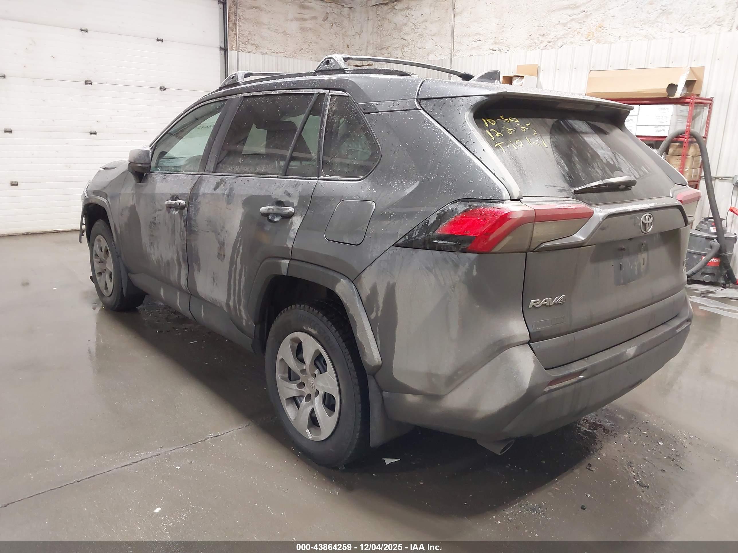 TOYOTA RAV4 image 3