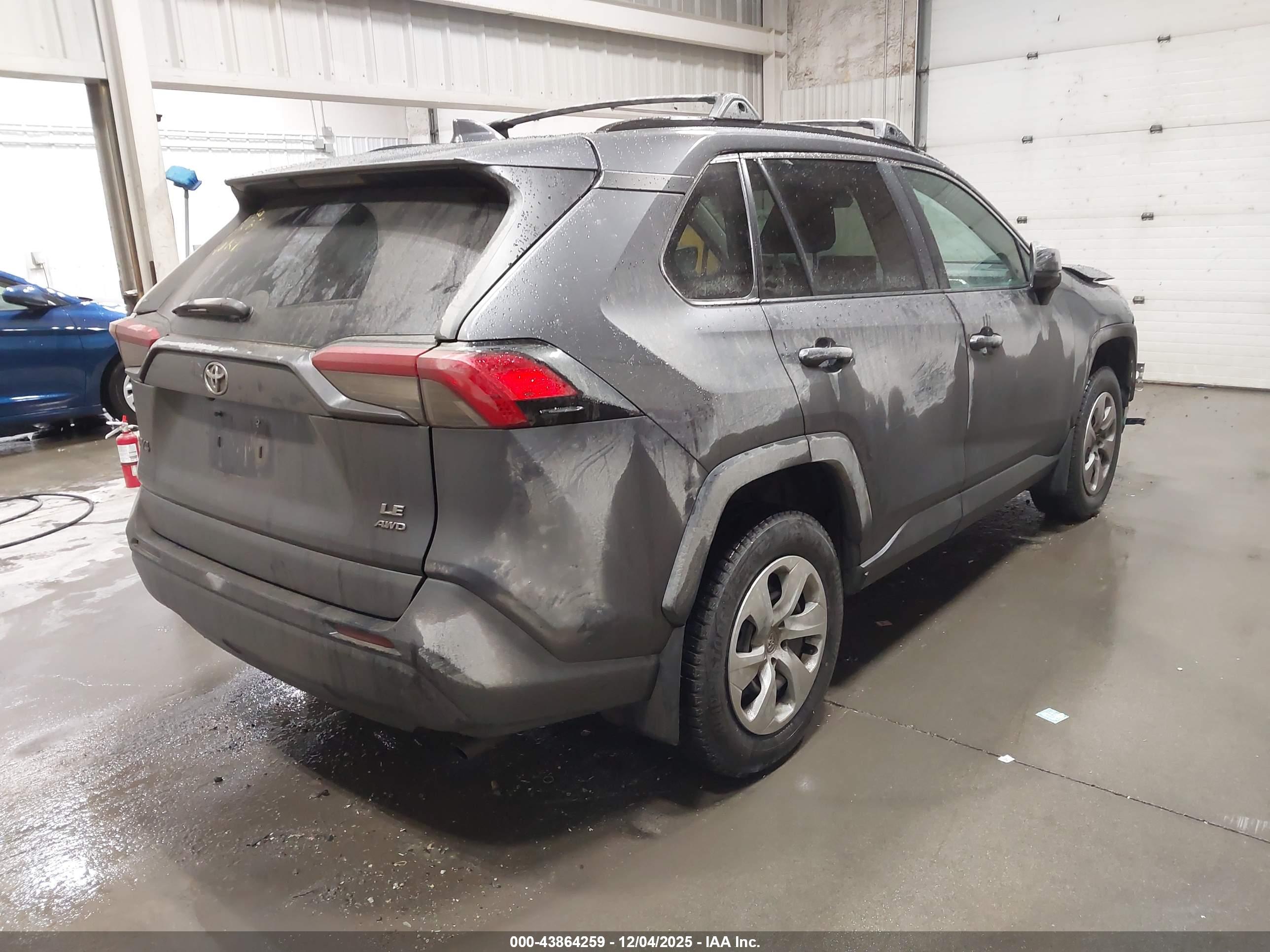 TOYOTA RAV4 image 4