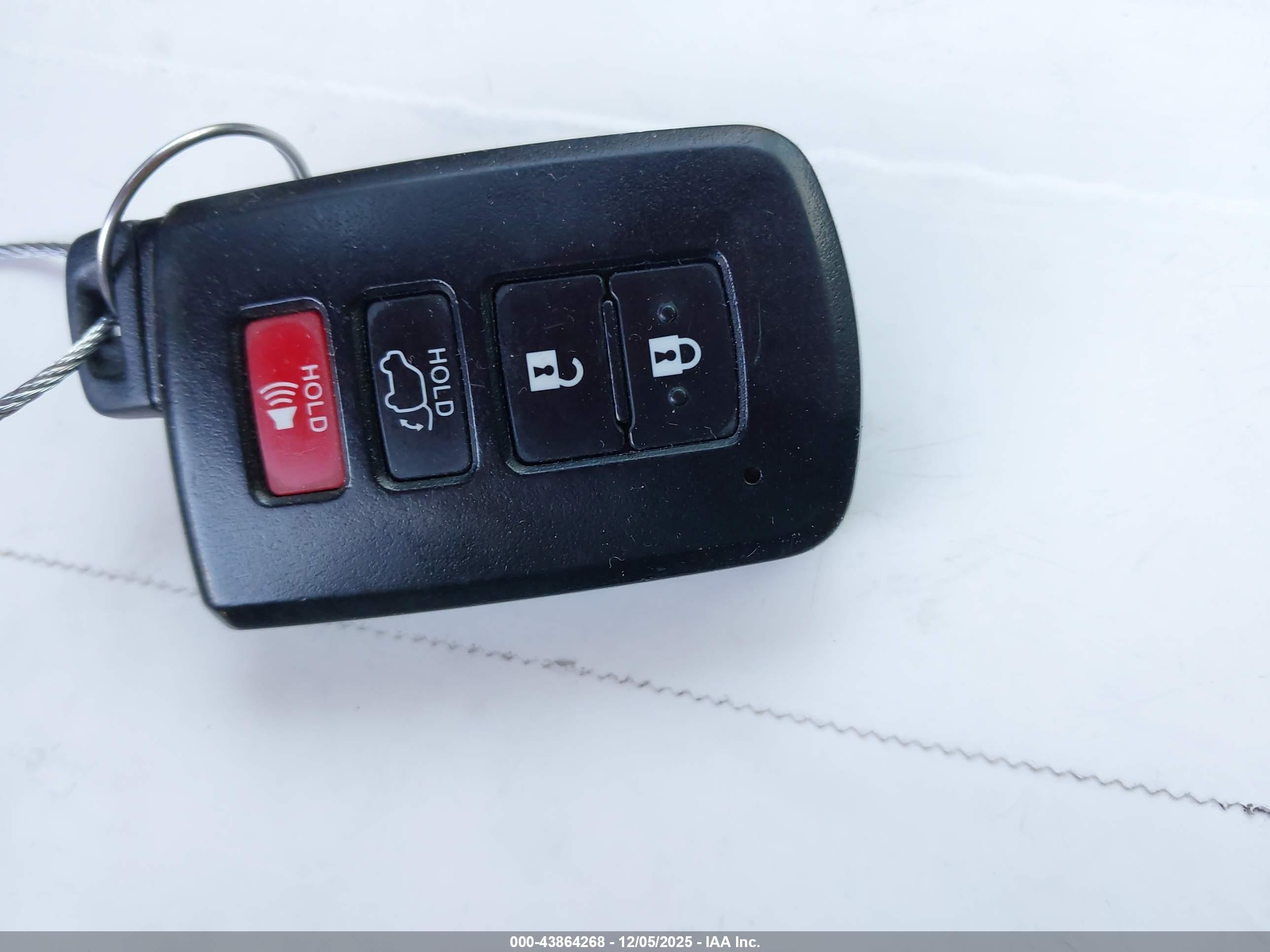 TOYOTA RAV4 image 11
