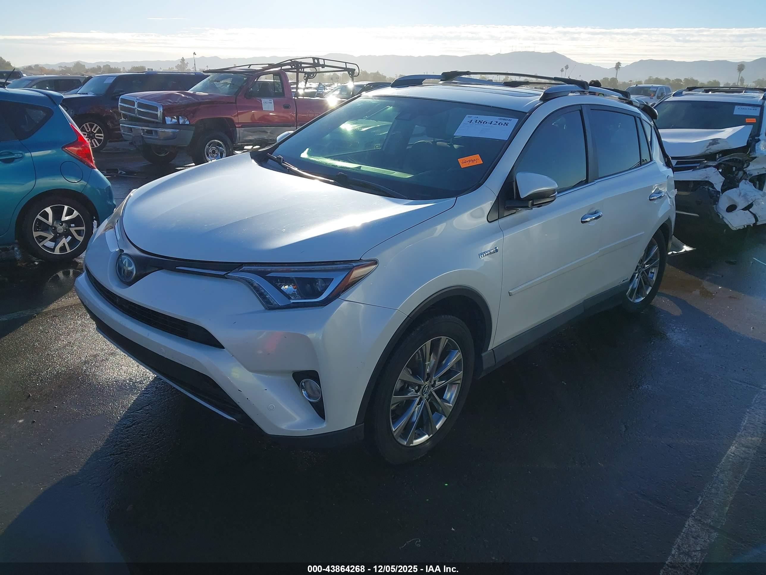 TOYOTA RAV4 image 2