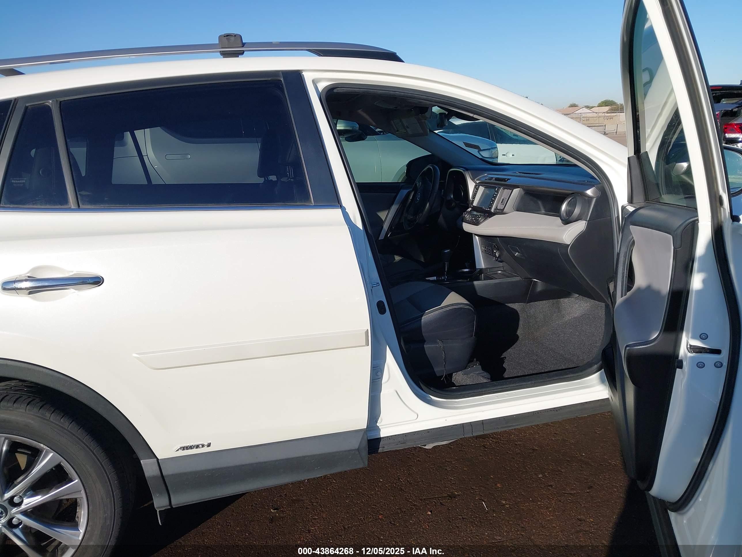 TOYOTA RAV4 image 5