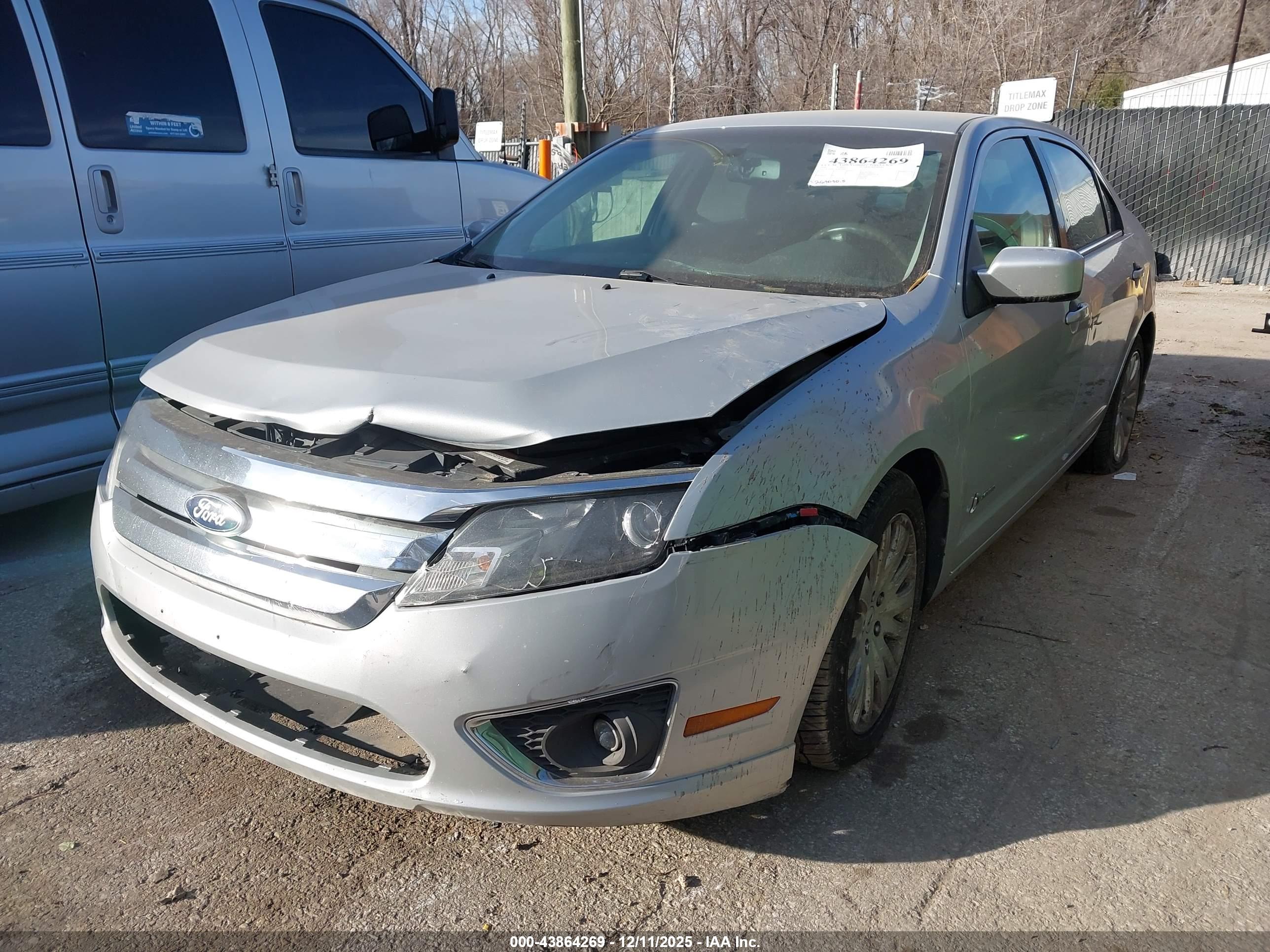 FORD FUSION image 2