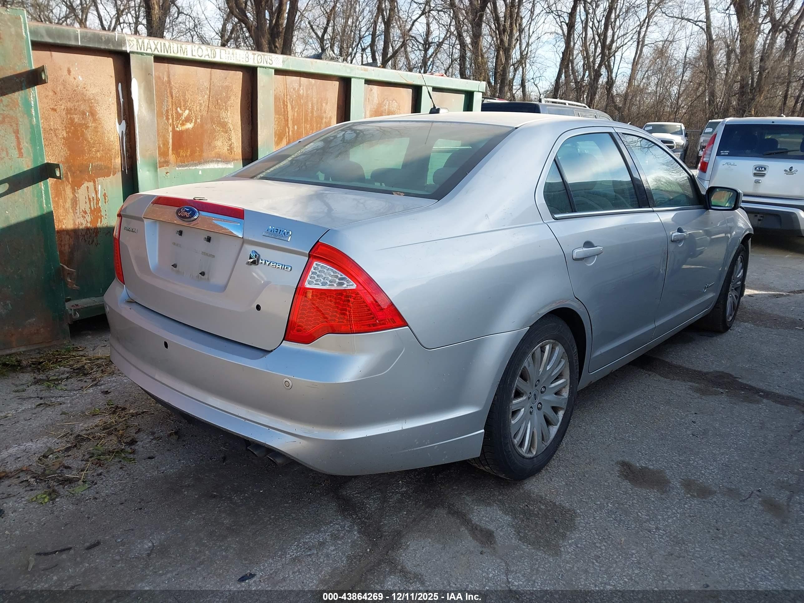 FORD FUSION image 4