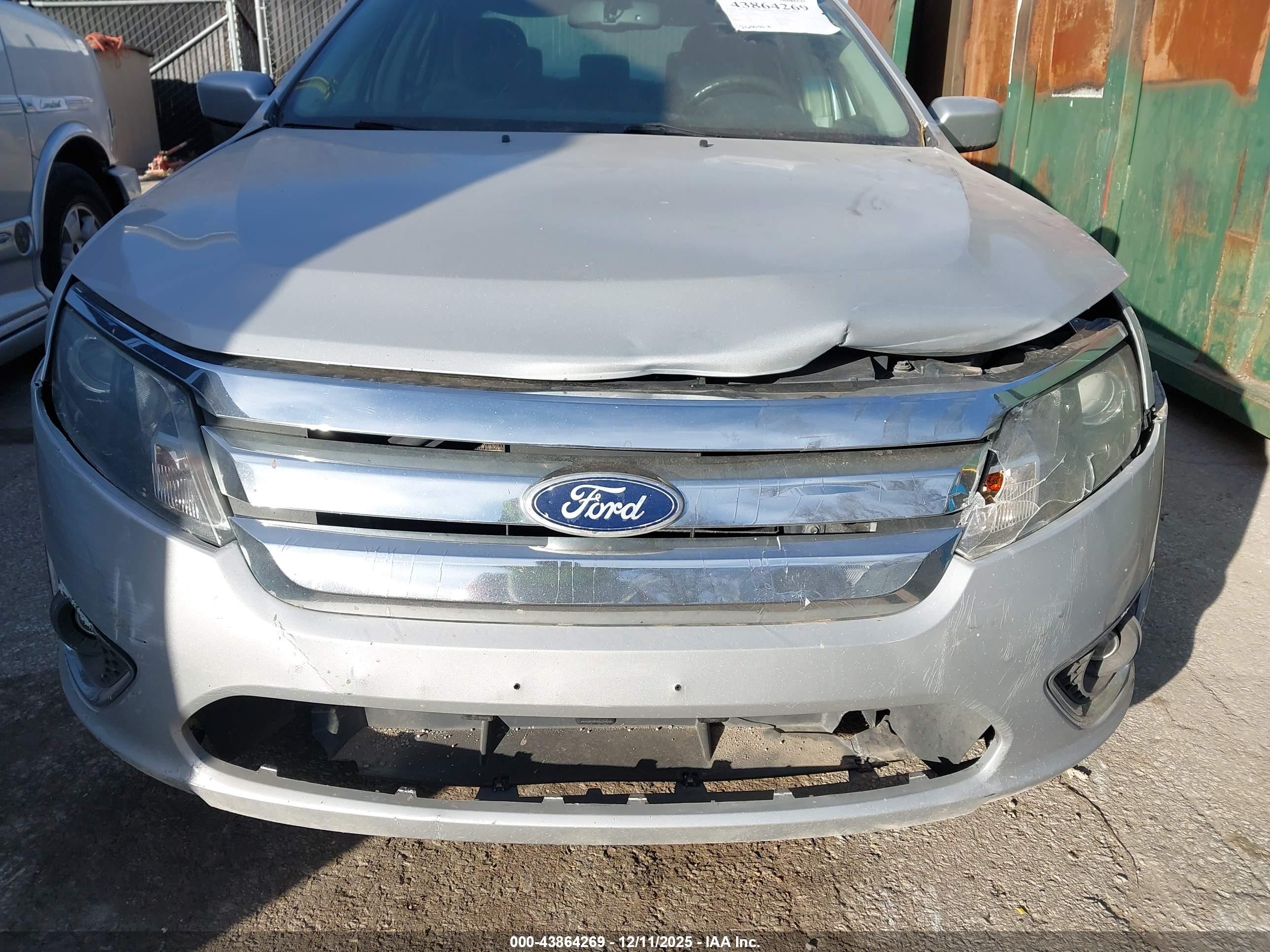 FORD FUSION image 6