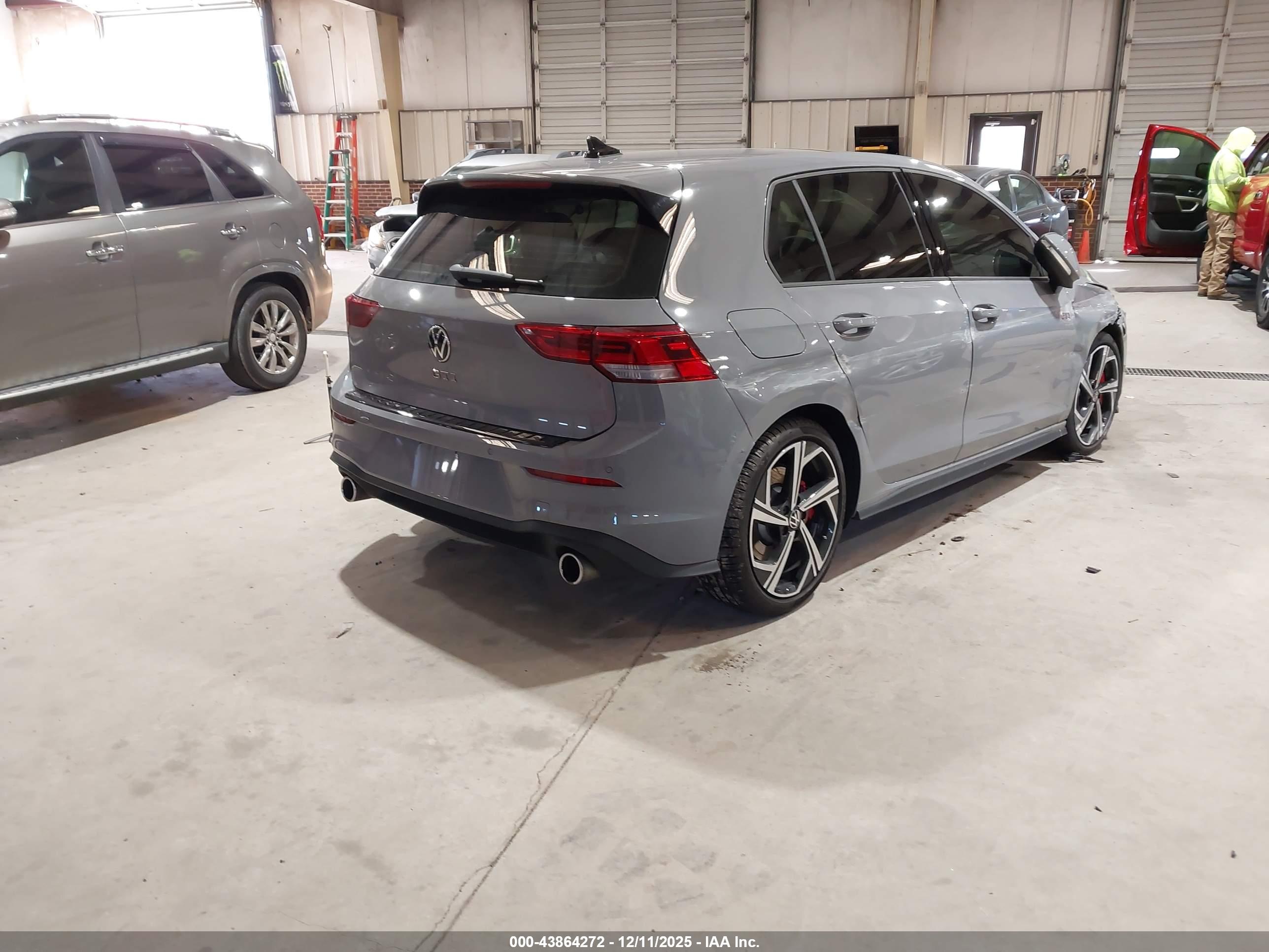 VOLKSWAGEN GOLF image 4