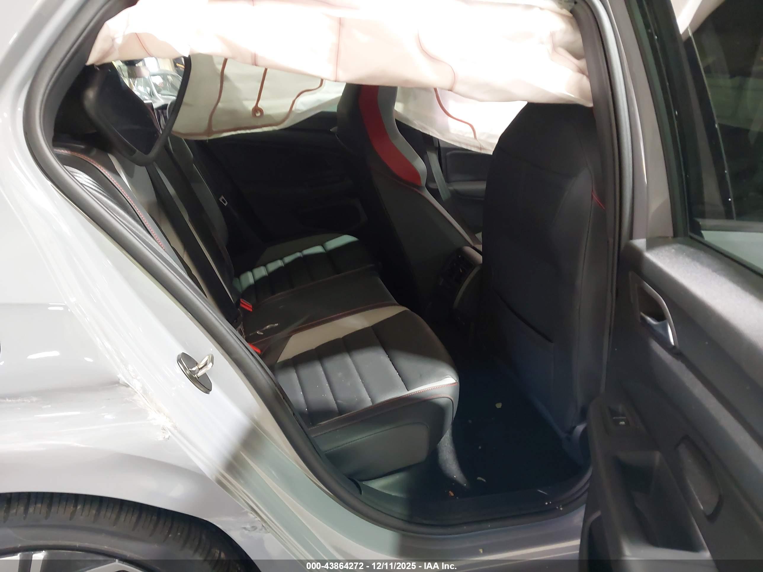 VOLKSWAGEN GOLF image 8